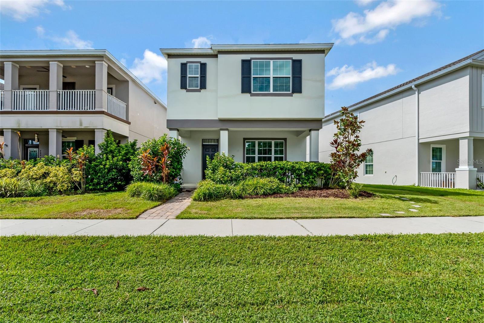 Single Family Residence in ORLANDO, FL - Daniel Dourado