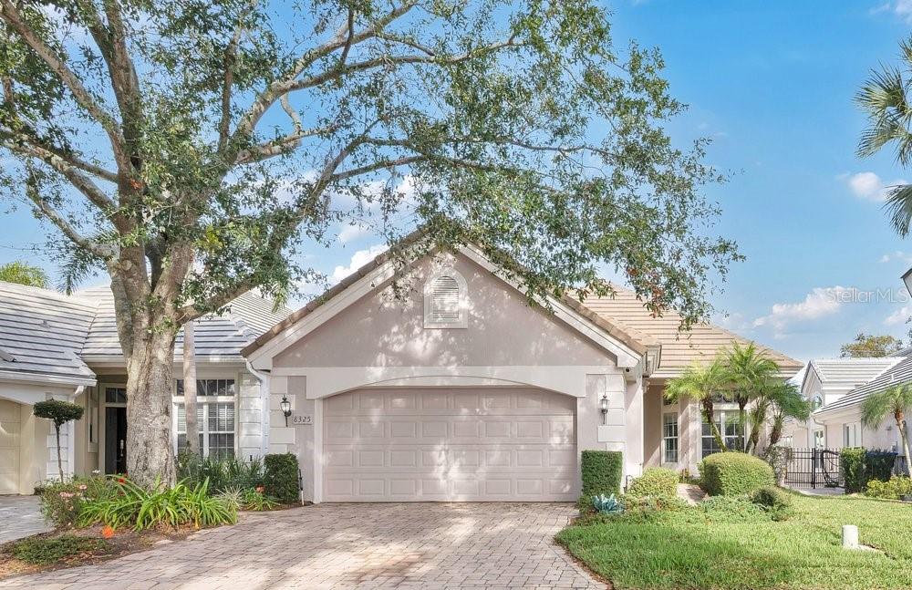 Single Family Residence in ORLANDO, FL - Daniel Dourado