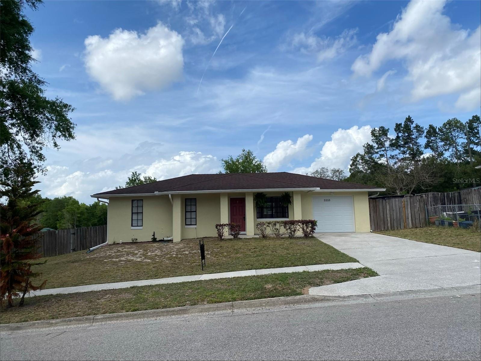 Single Family Residence in APOPKA, FL - Daniel Dourado