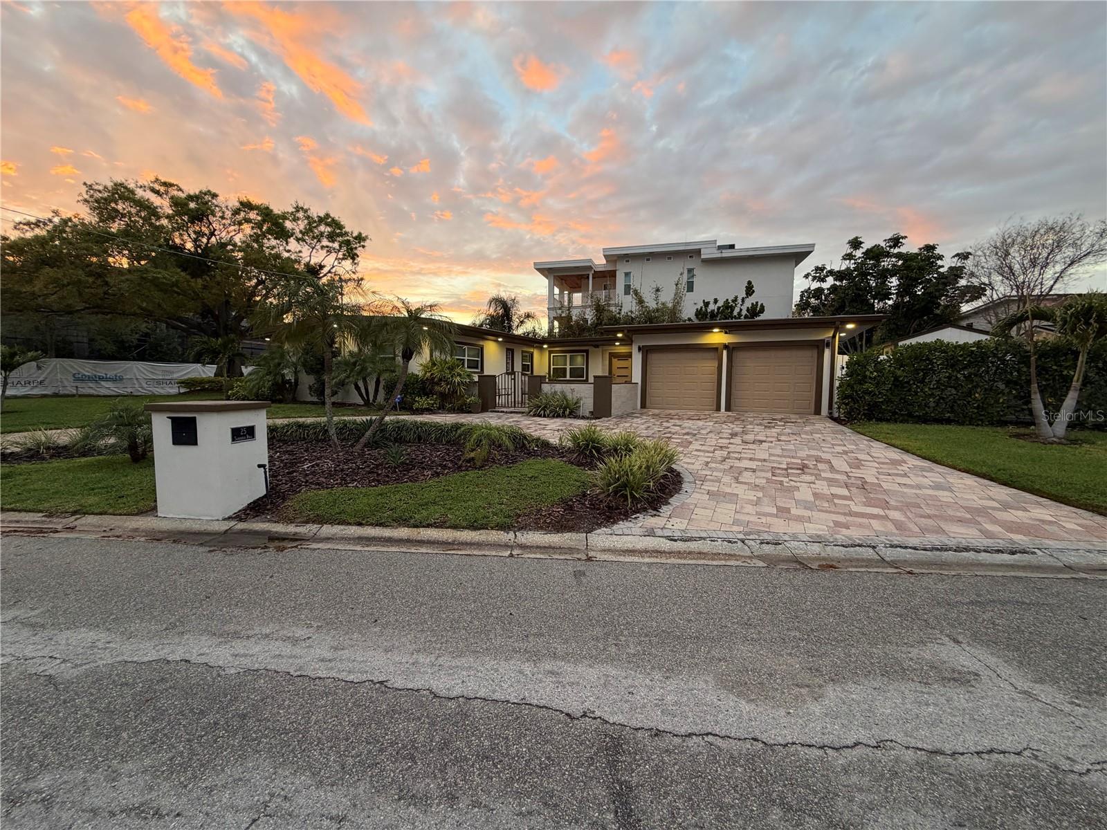 Single Family Residence in TAMPA, FL - Daniel Dourado