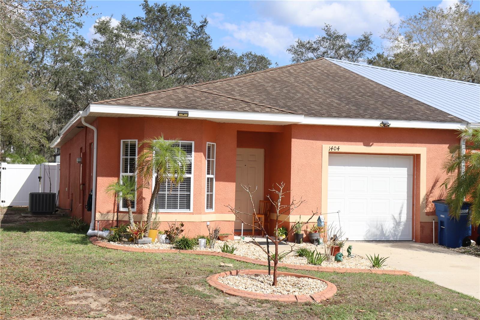 Single Family Residence in SEBRING, FL - Daniel Dourado