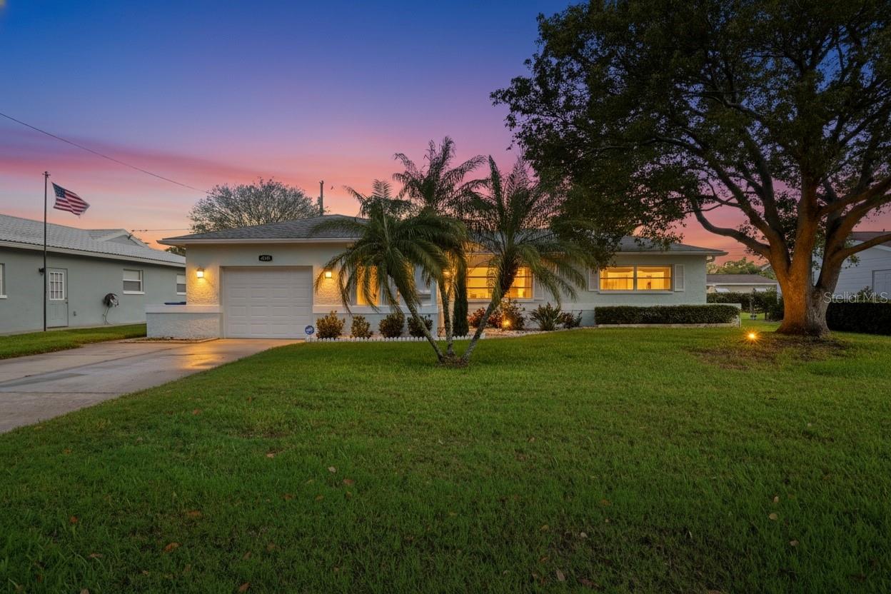 Single Family Residence in ST PETERSBURG, FL - Daniel Dourado