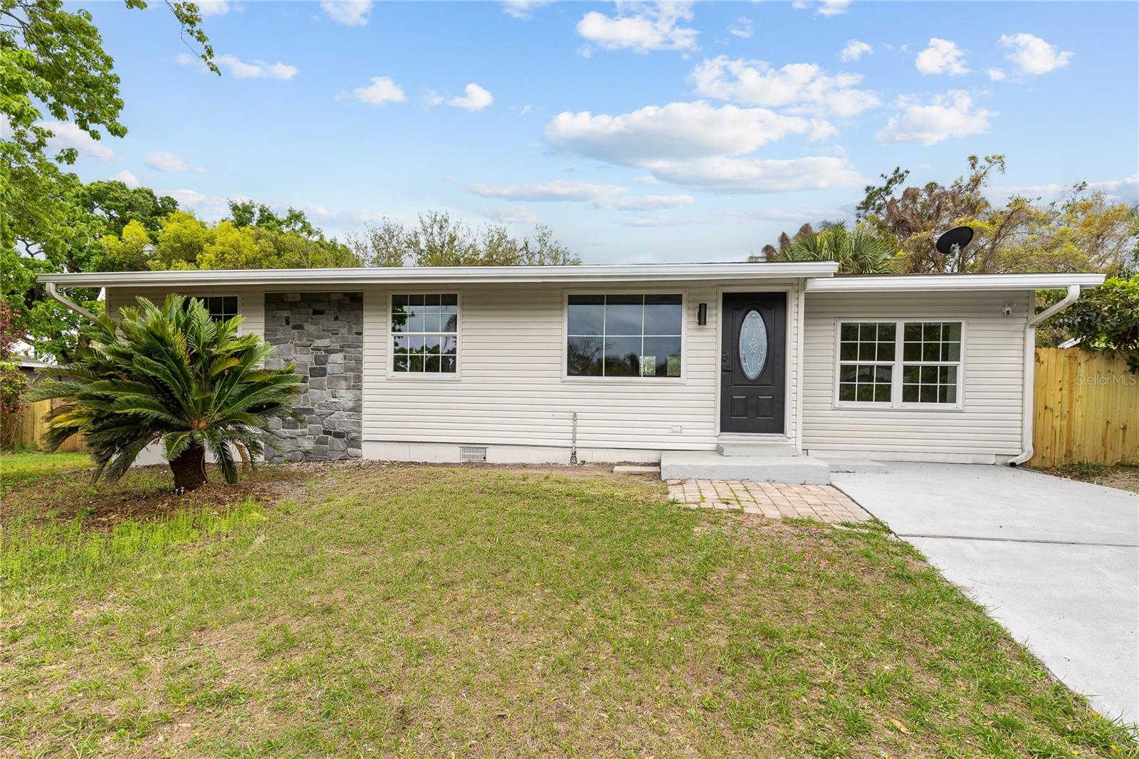 Single Family Residence in ORLANDO, FL - Daniel Dourado
