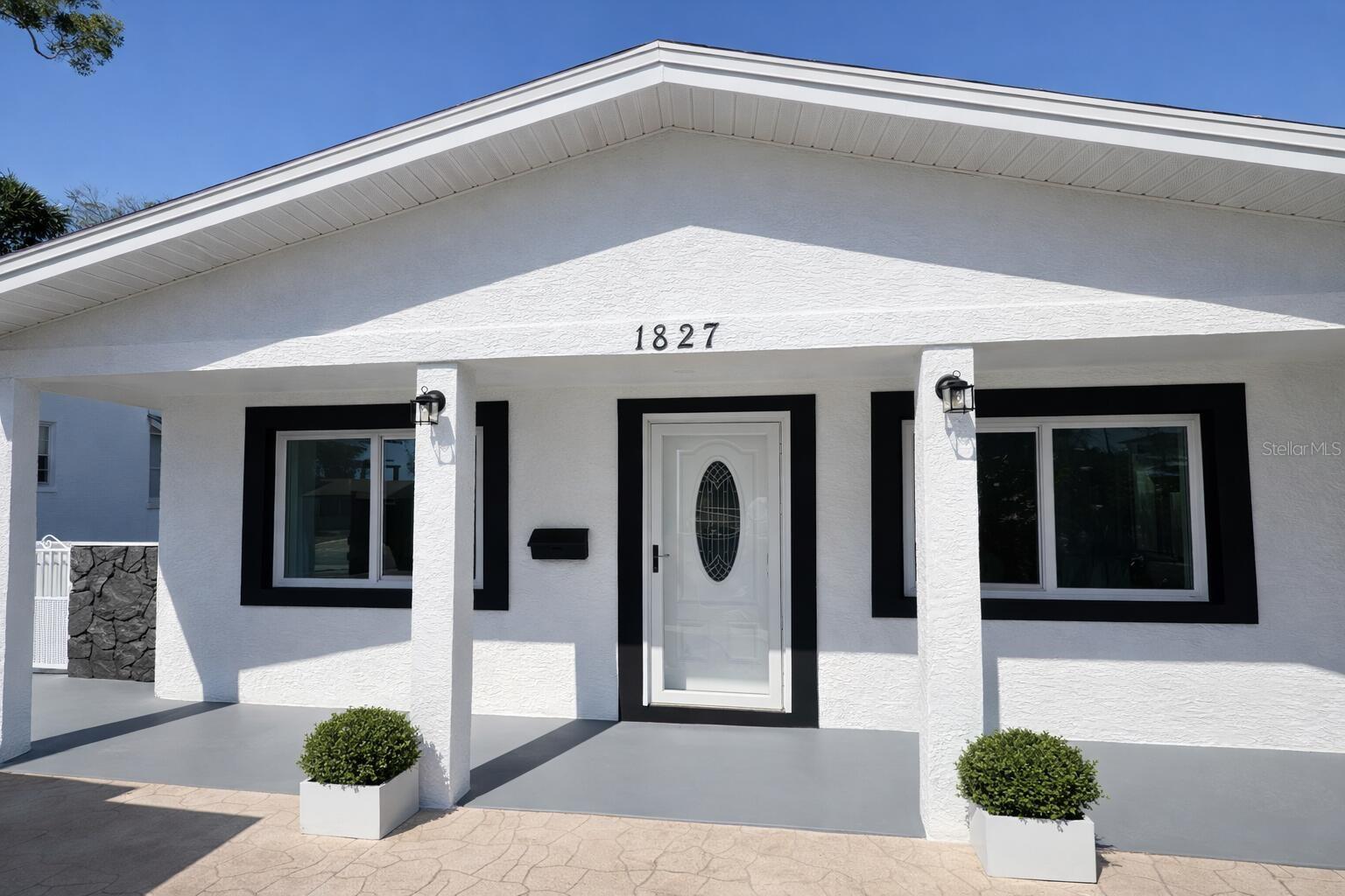 Single Family Residence in ST PETERSBURG, FL - Daniel Dourado