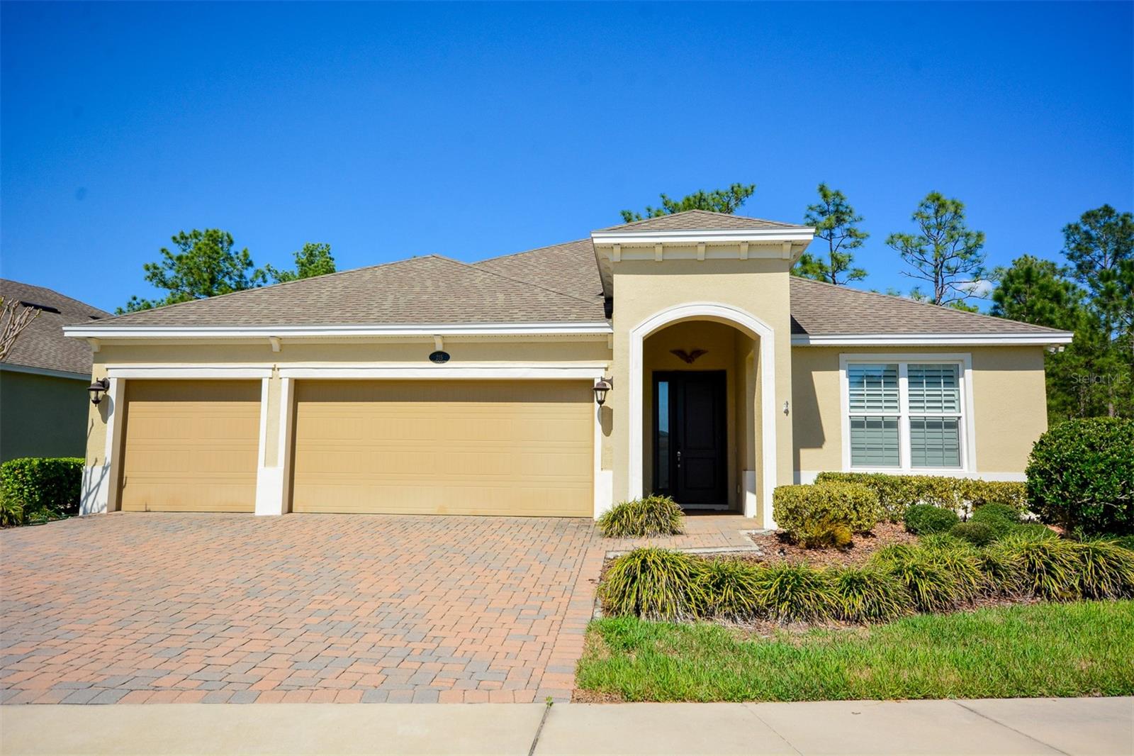 Single Family Residence in DELAND, FL - Daniel Dourado