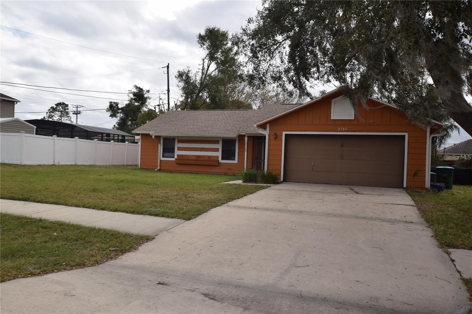 Single Family Residence in DELTONA, FL - Daniel Dourado