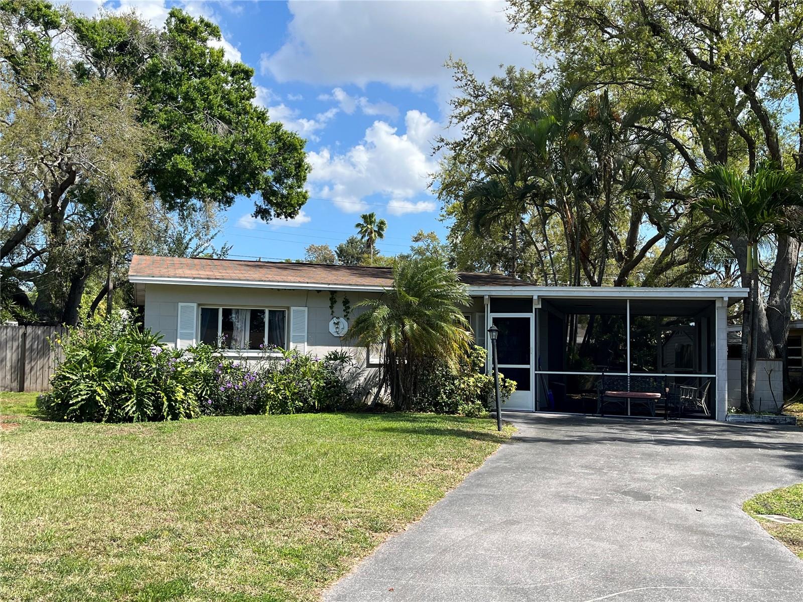 Single Family Residence in LARGO, FL - Daniel Dourado