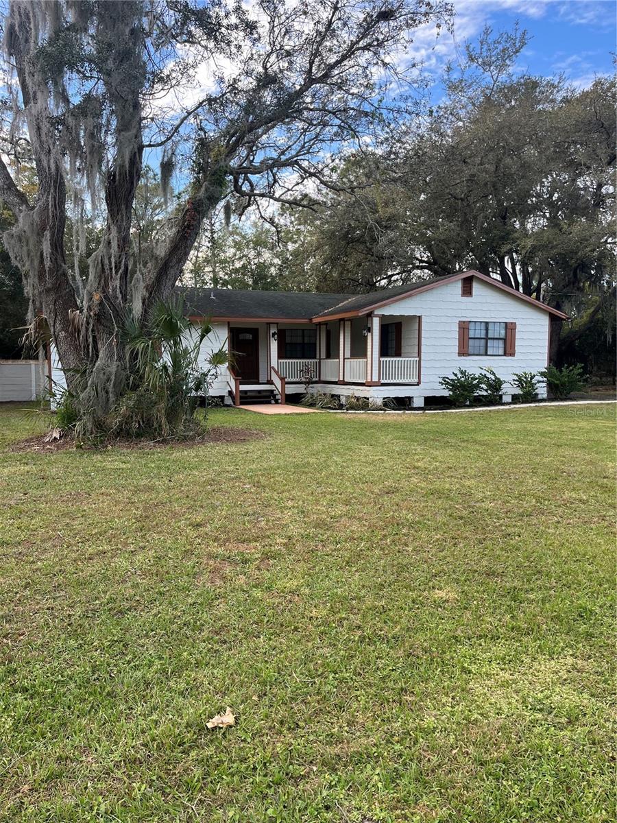 Single Family Residence in DELTONA, FL - Daniel Dourado