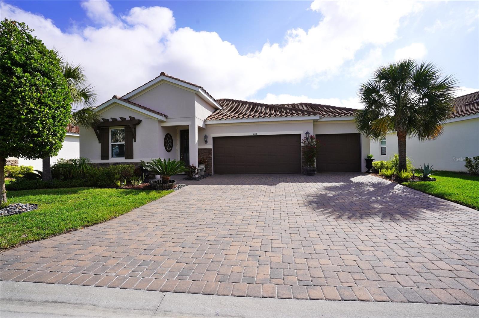 Single Family Residence in NOKOMIS, FL - Daniel Dourado