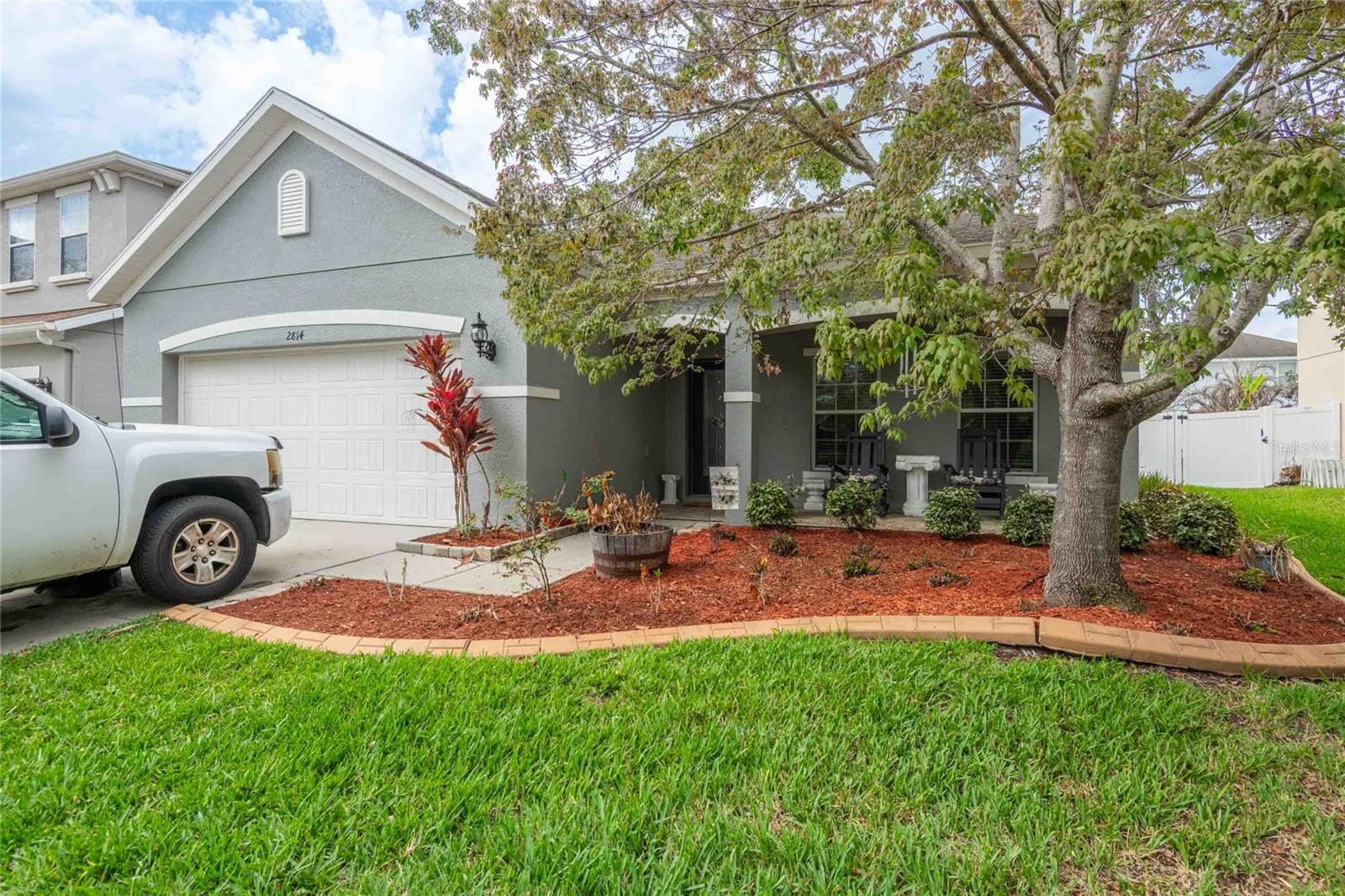 Single Family Residence in LUTZ, FL - Daniel Dourado