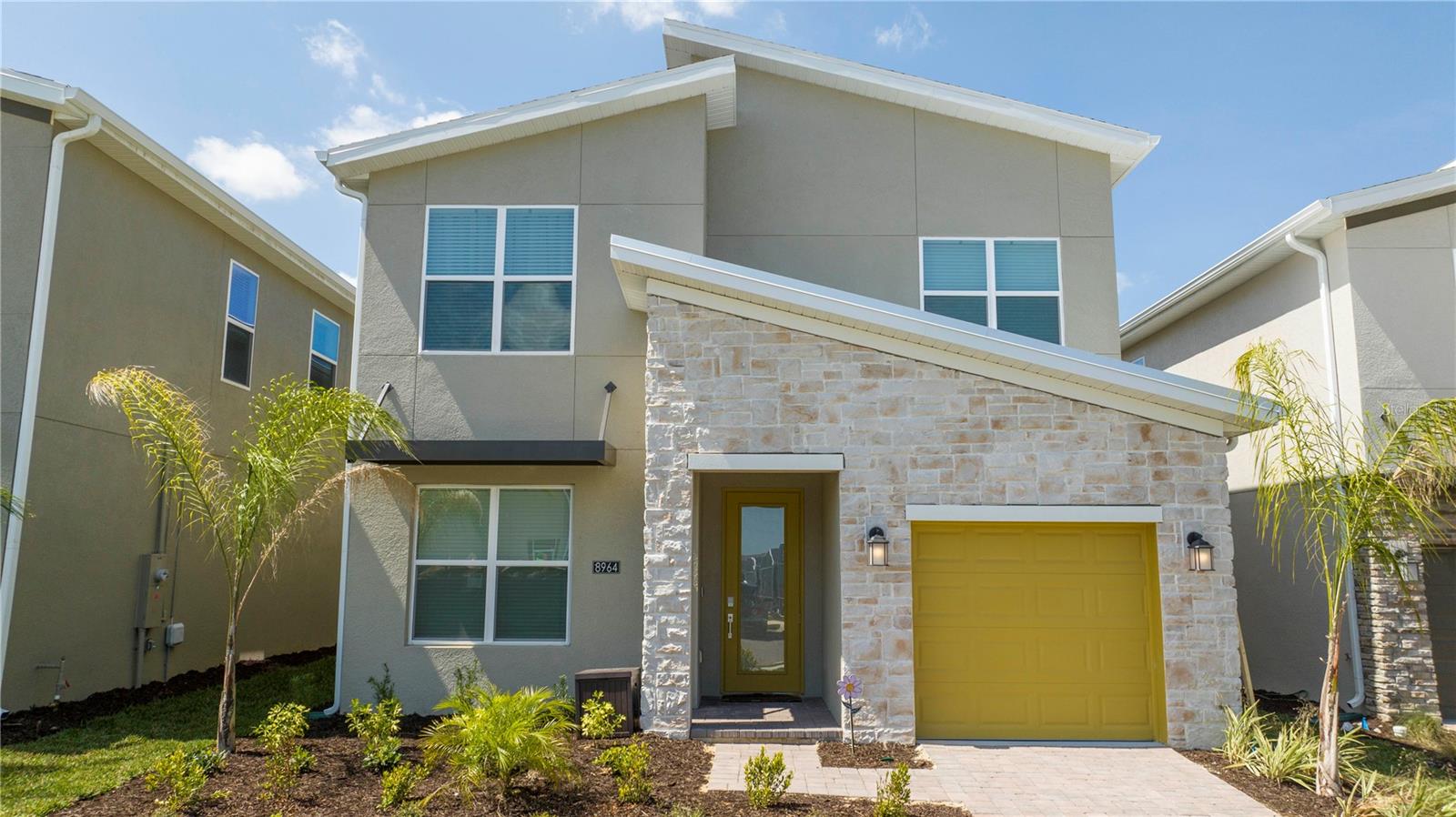 Single Family Residence in DAVENPORT, FL - Daniel Dourado