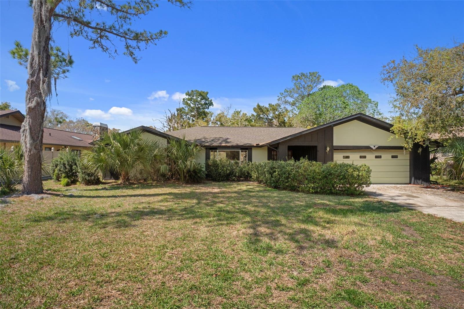 Single Family Residence in HOMOSASSA, FL - Daniel Dourado