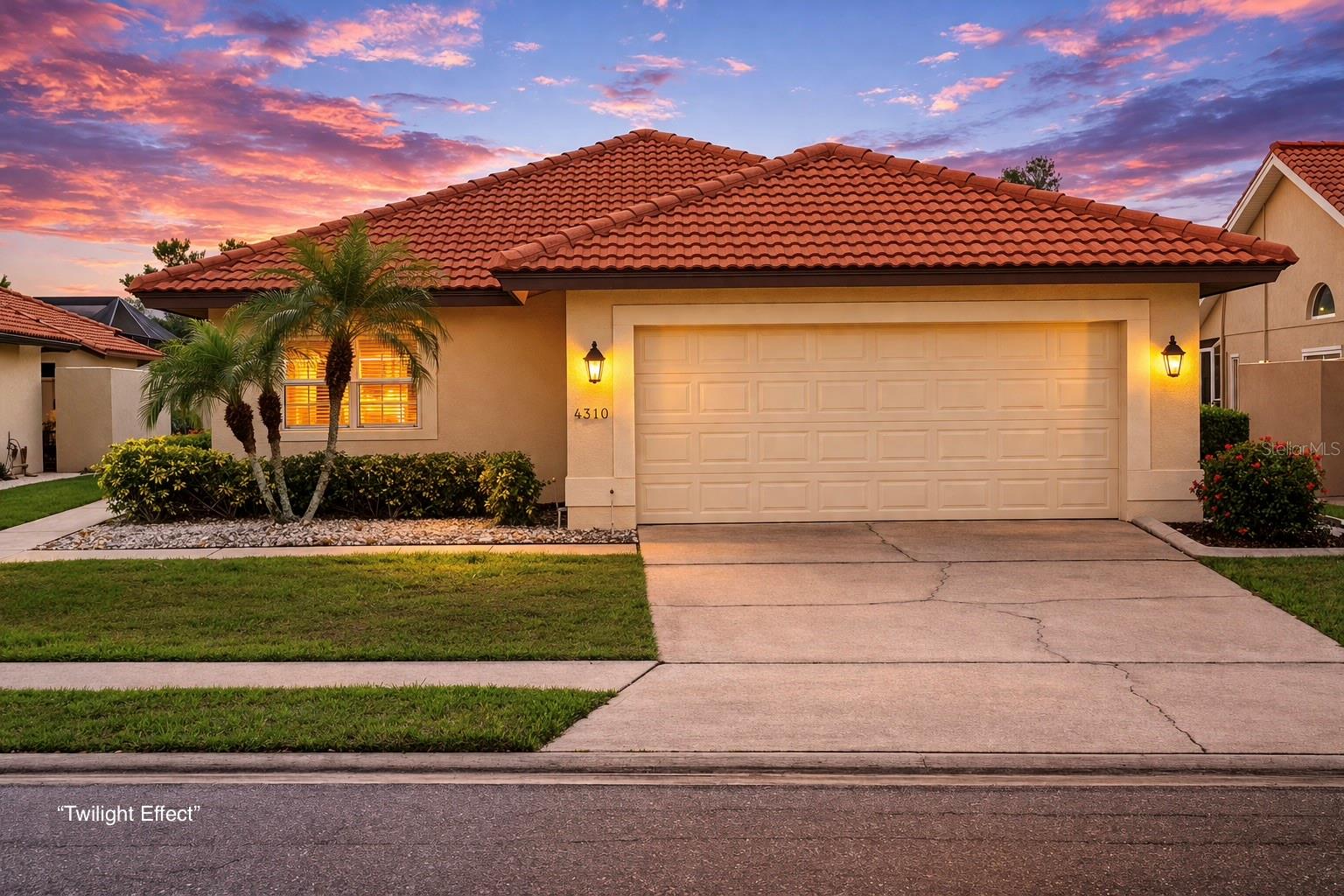 Single Family Residence in BRADENTON, FL - Daniel Dourado