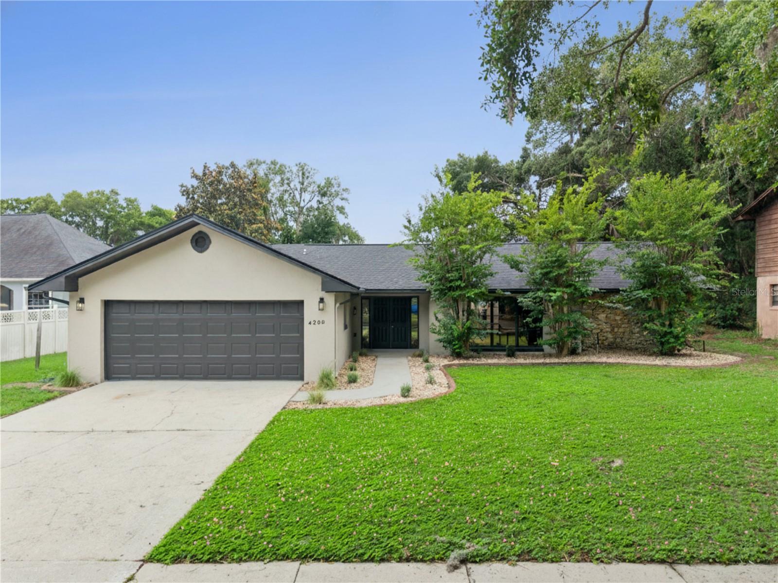 Single Family Residence in ORLANDO, FL - Daniel Dourado