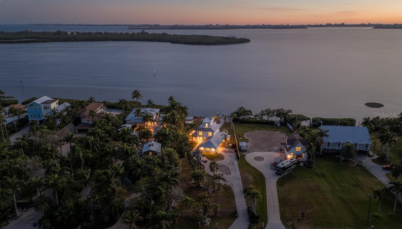 Single Family Residence in BRADENTON, FL - Daniel Dourado
