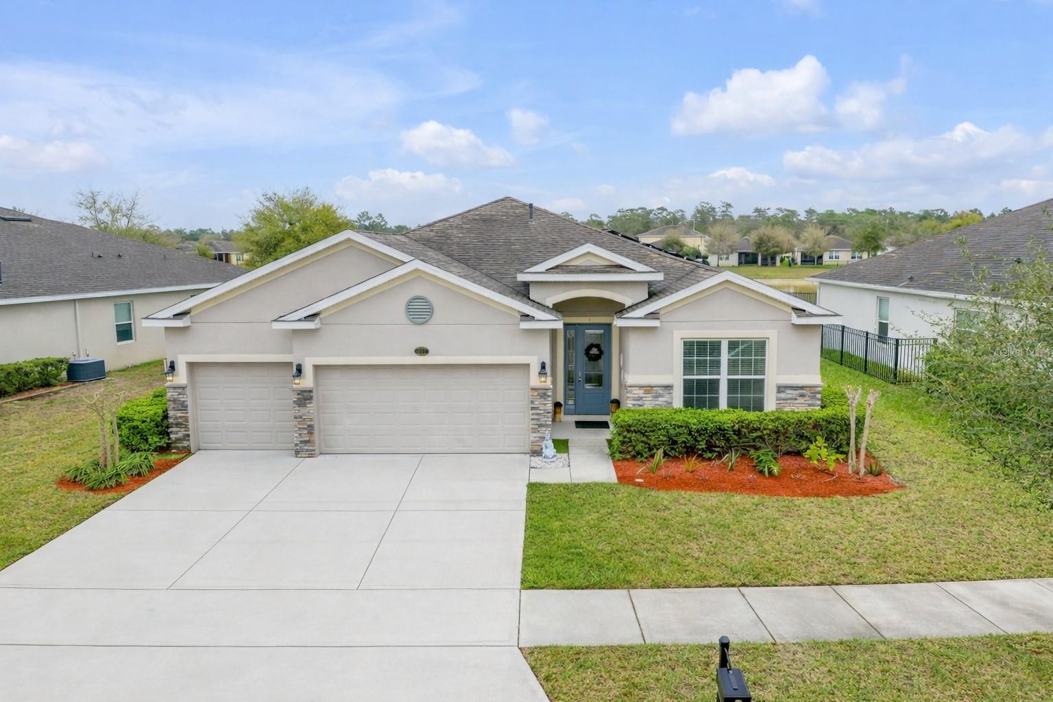 Single Family Residence in DELAND, FL - Daniel Dourado