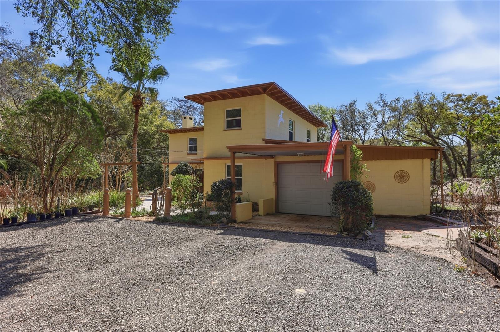 Single Family Residence em SORRENTO, FL - Daniel Dourado