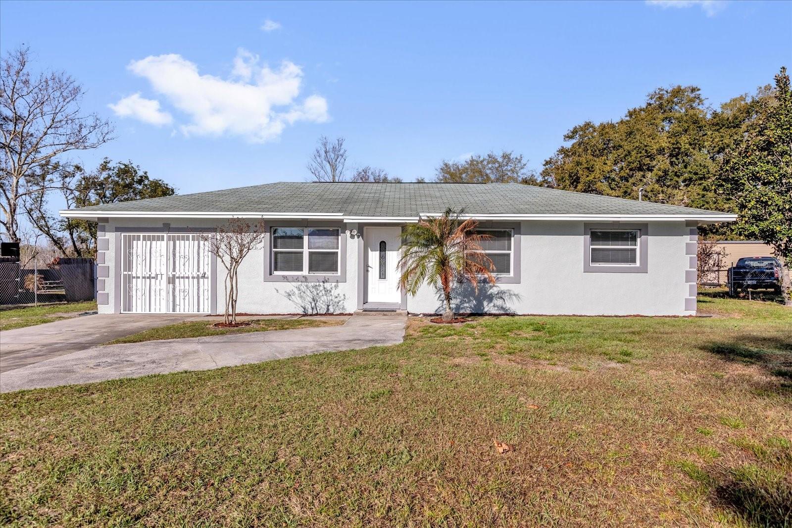 Single Family Residence in MOUNT DORA, FL - Daniel Dourado