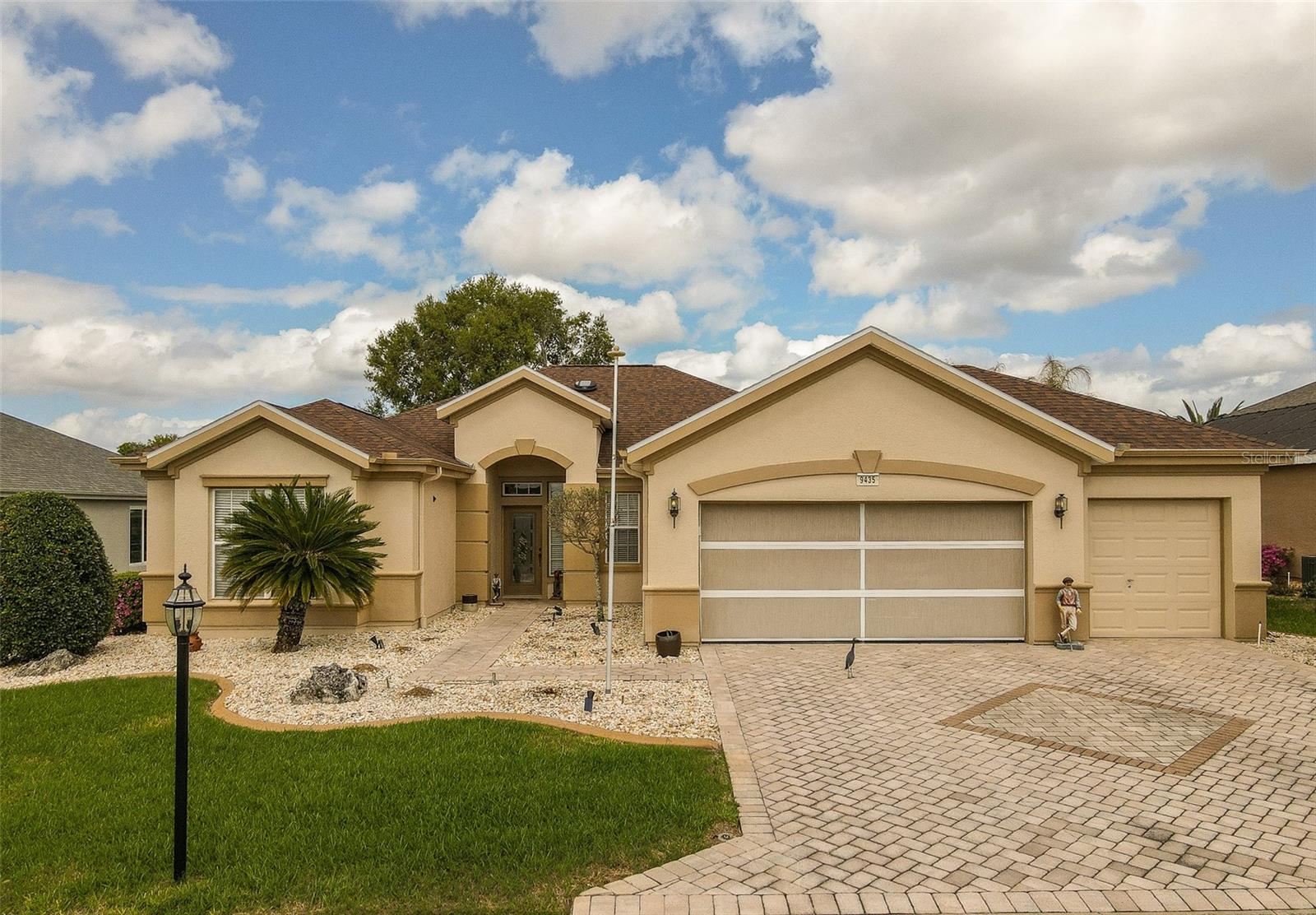 Single Family Residence em SUMMERFIELD, FL - Daniel Dourado