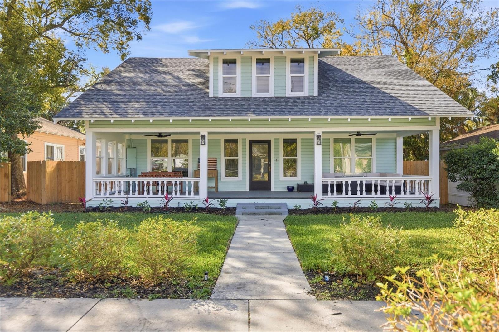 Single Family Residence em TARPON SPRINGS, FL - Daniel Dourado