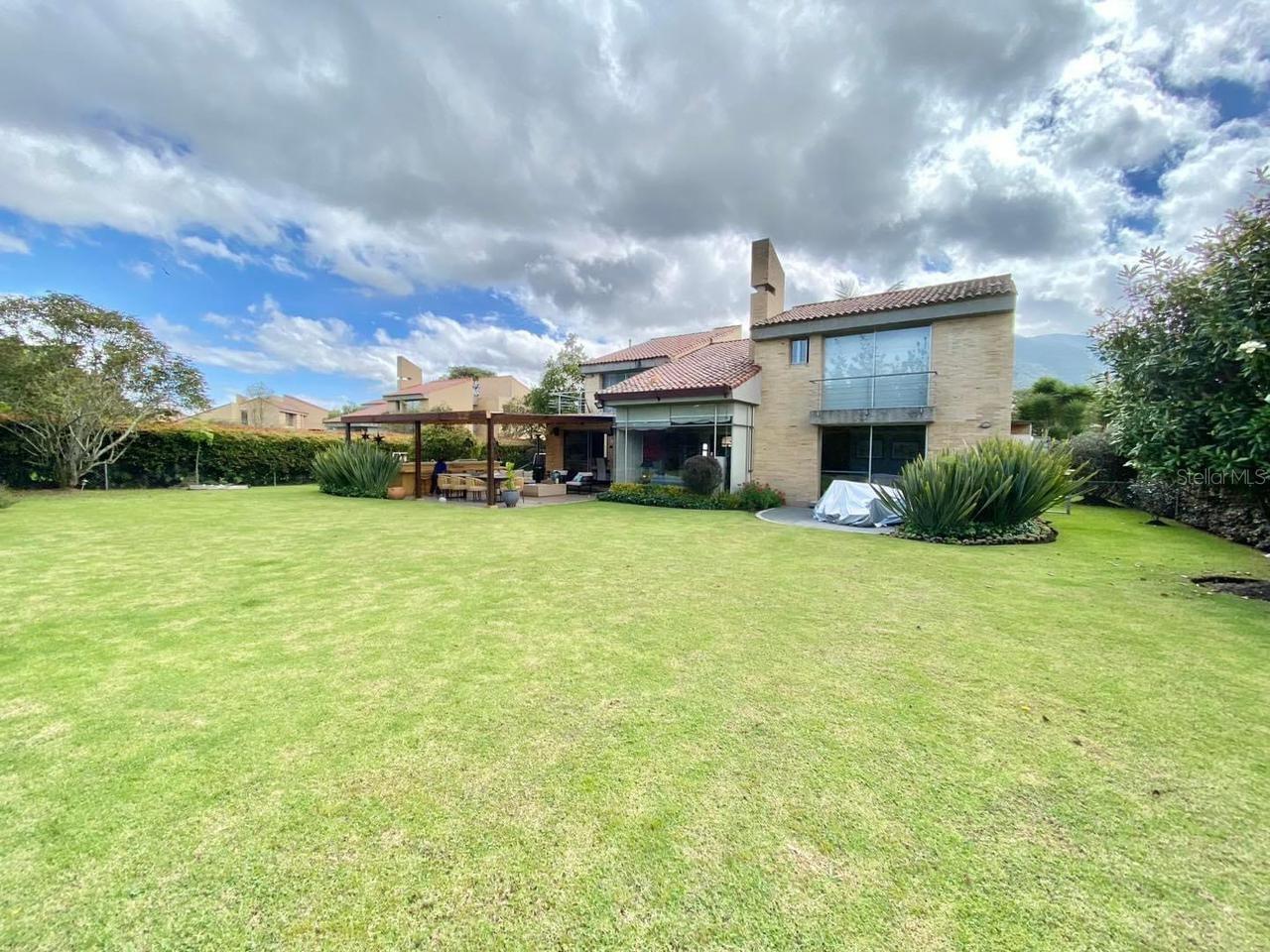 Single Family Residence em BOGOTA, OC - Daniel Dourado