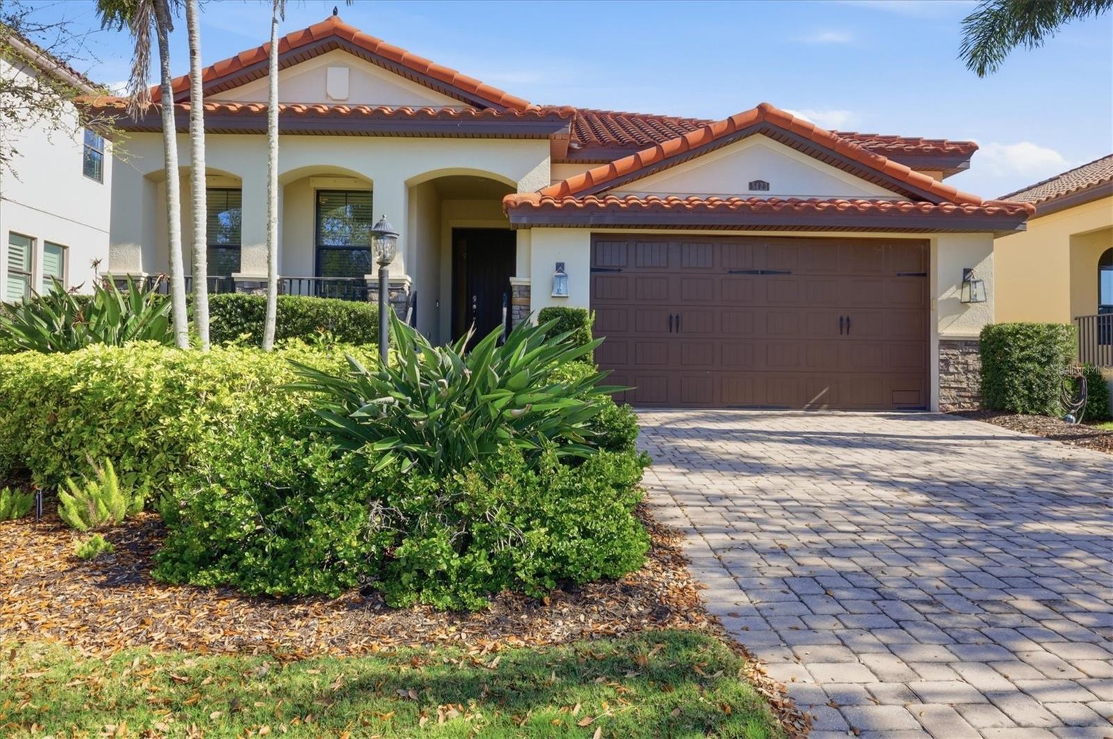 Single Family Residence in BRADENTON, FL - Daniel Dourado