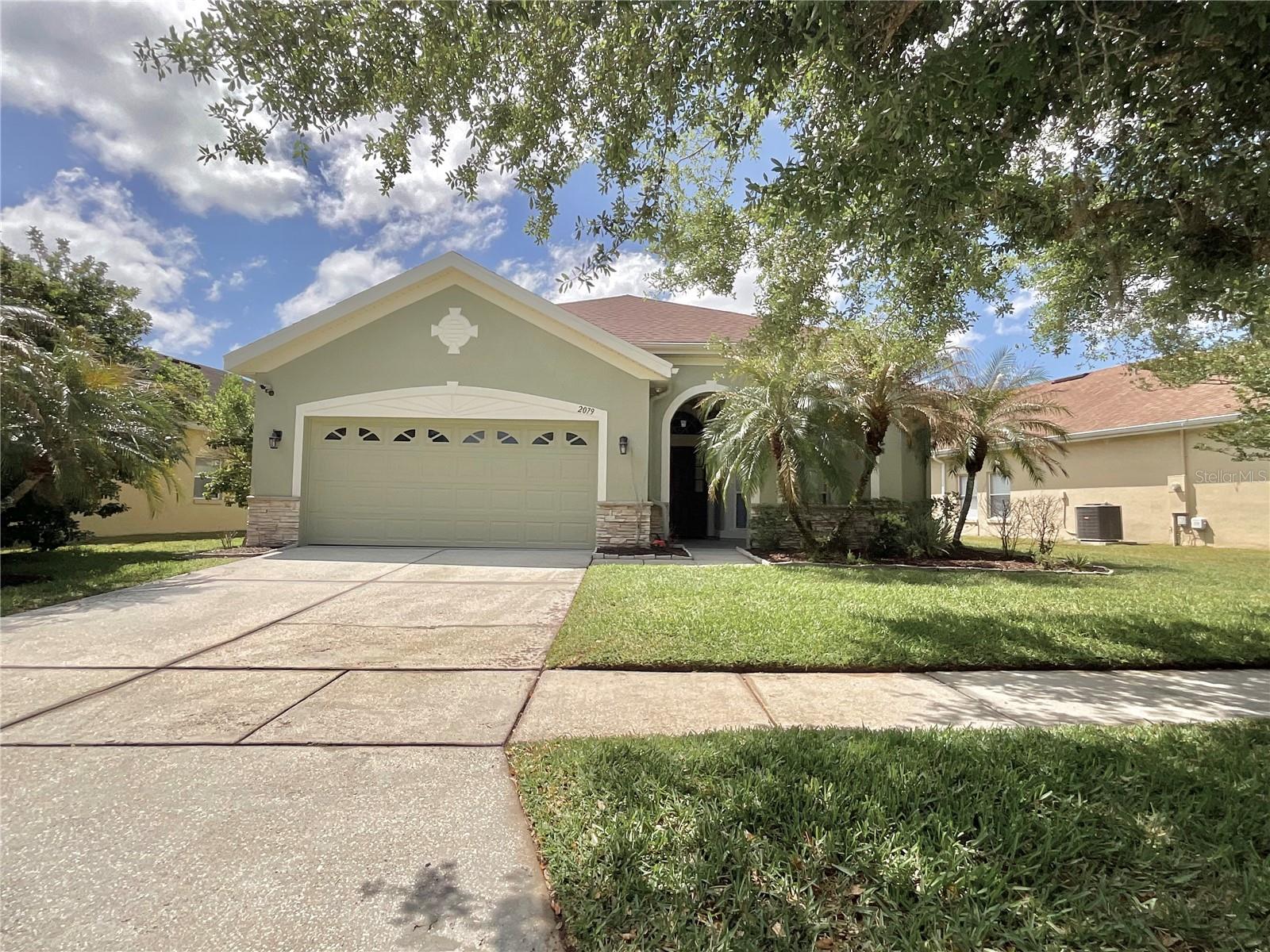 Single Family Residence in ORLANDO, FL - Daniel Dourado