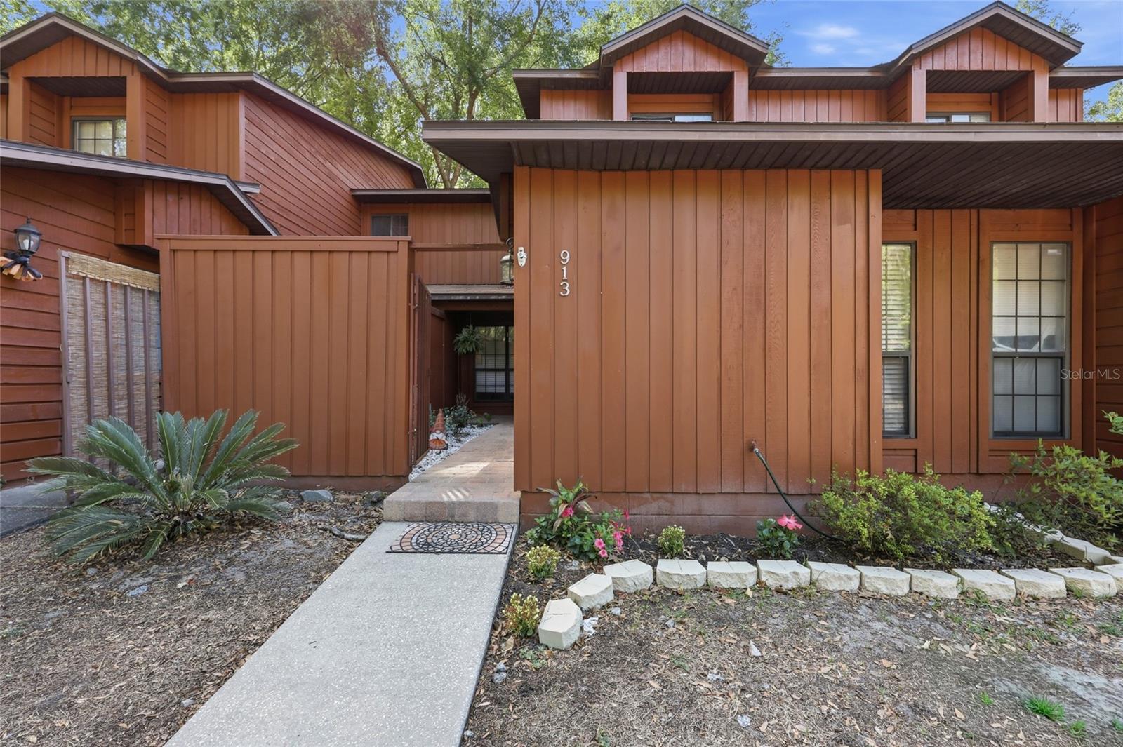 Single Family Residence in GAINESVILLE, FL - Daniel Dourado