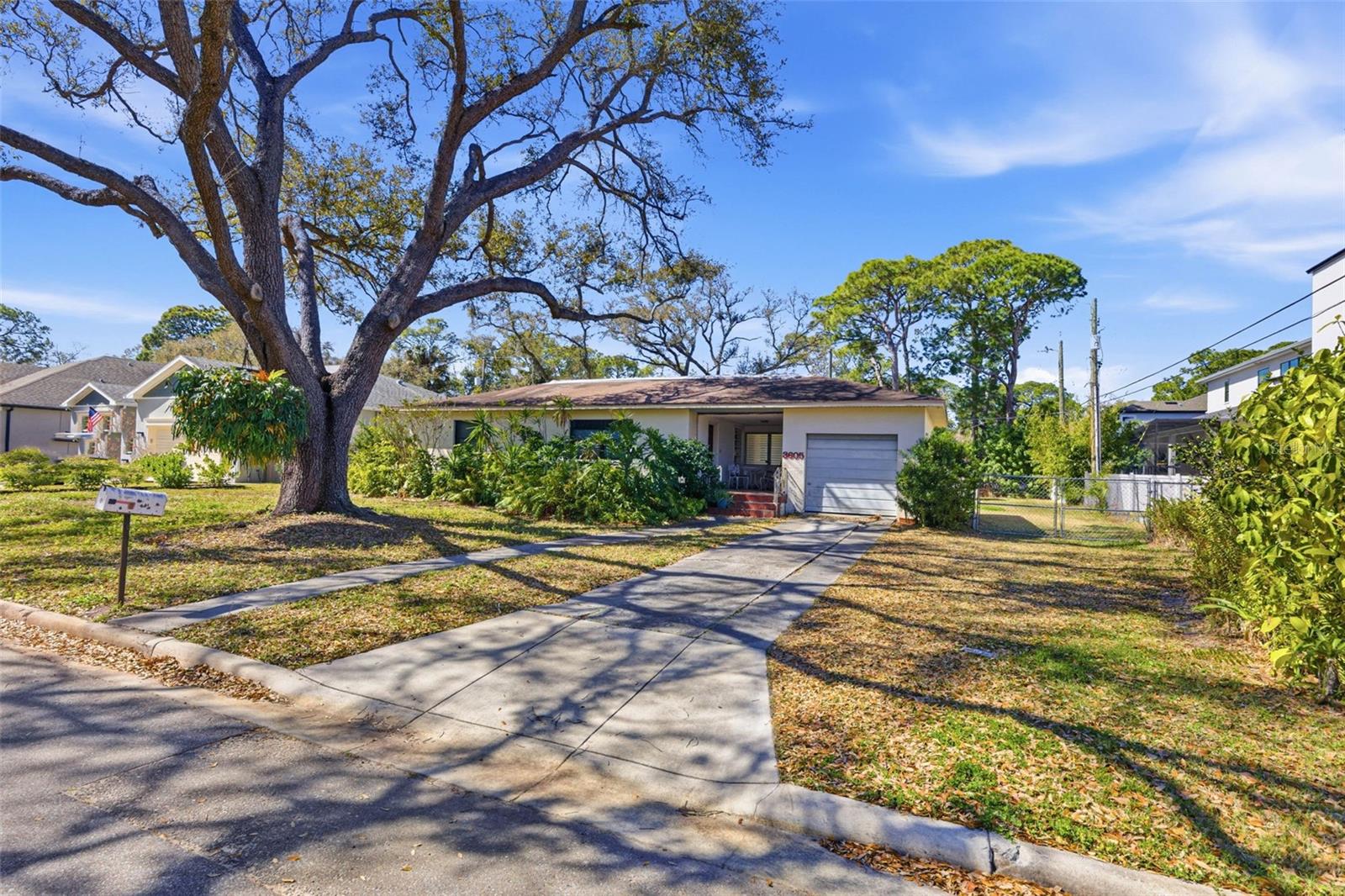 Single Family Residence in TAMPA, FL - Daniel Dourado