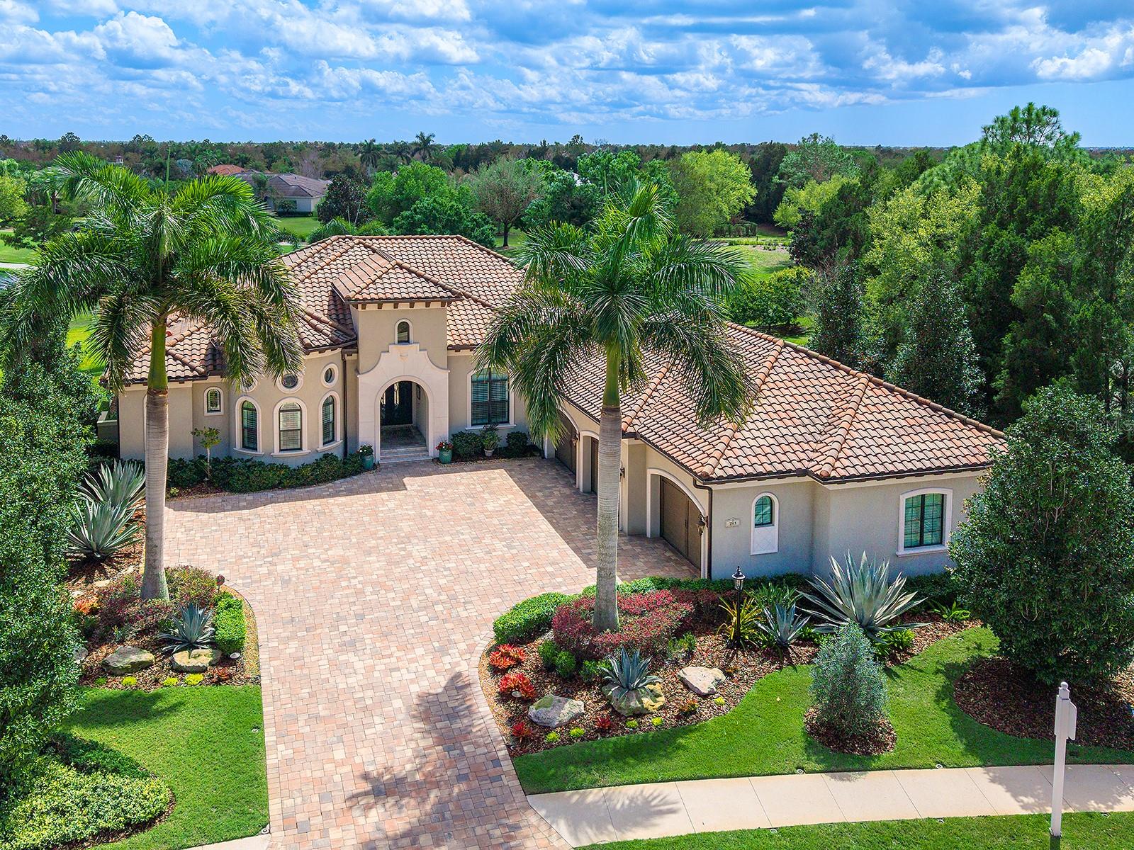 Single Family Residence in LAKEWOOD RANCH, FL - Daniel Dourado