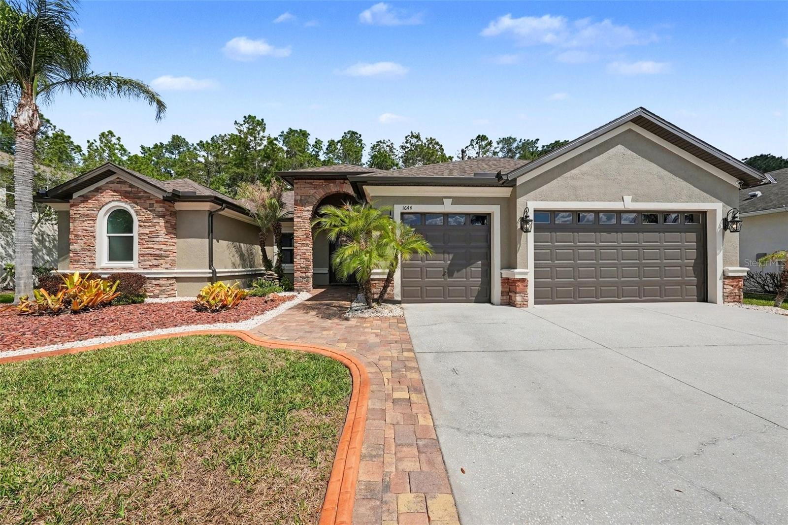 Single Family Residence em WESLEY CHAPEL, FL - Daniel Dourado