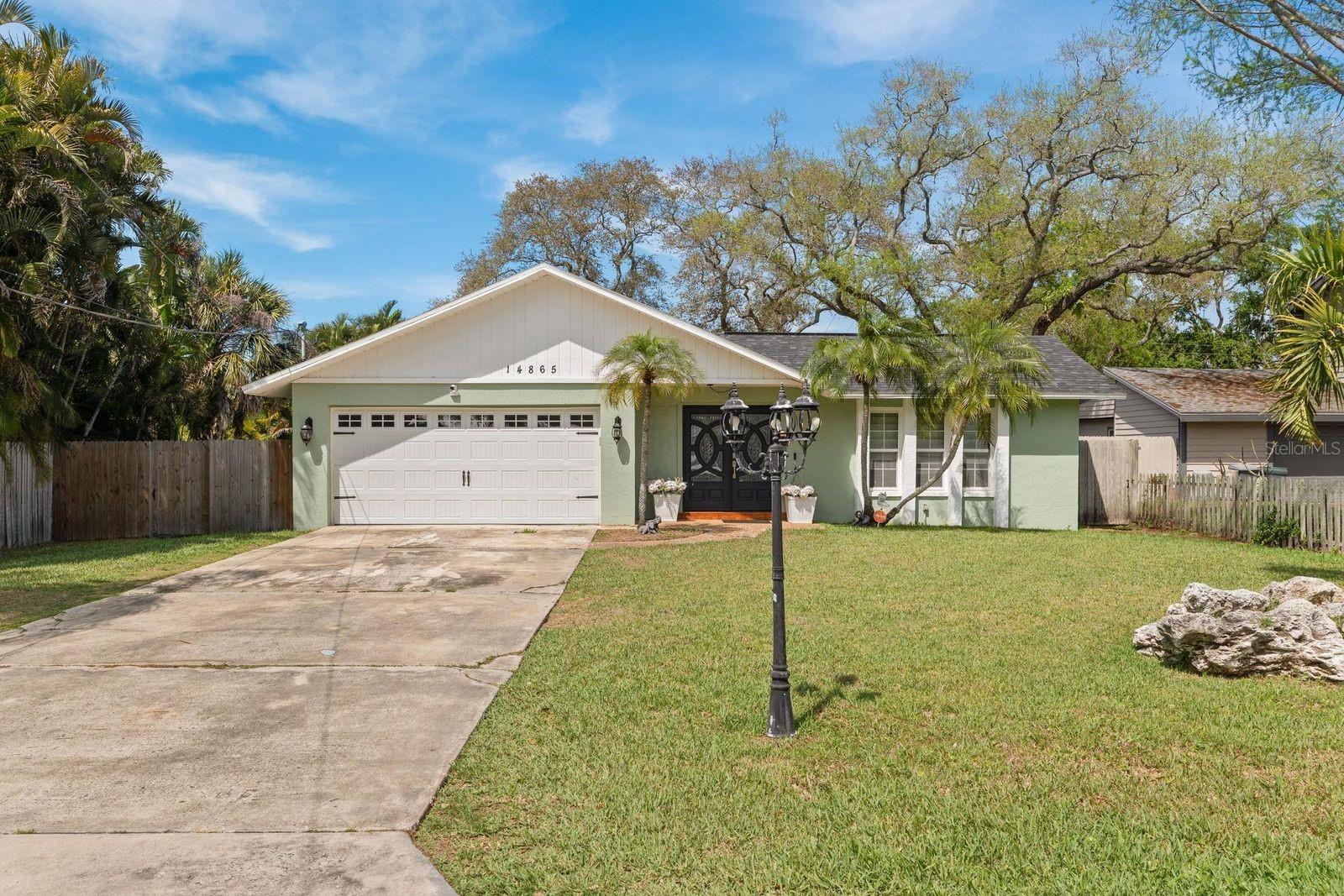 Single Family Residence in LARGO, FL - Daniel Dourado
