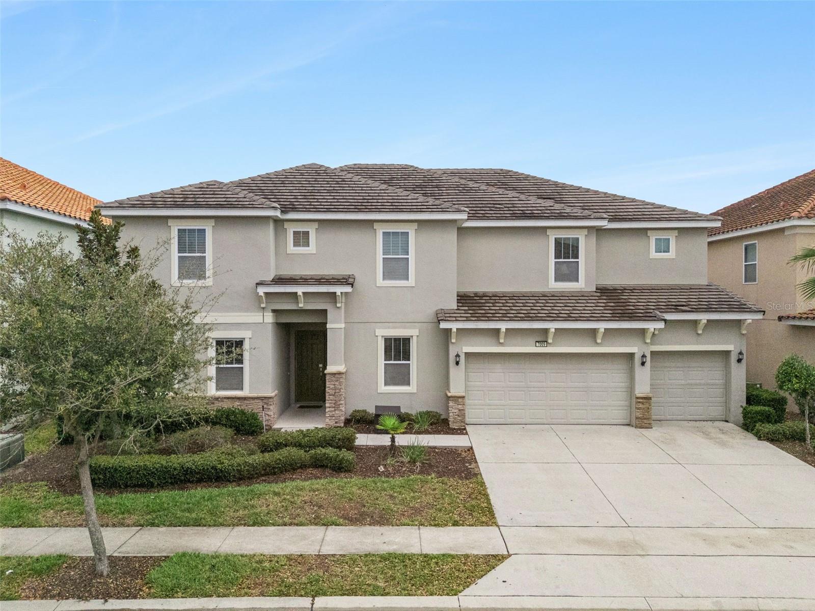 Single Family Residence in DAVENPORT, FL - Daniel Dourado