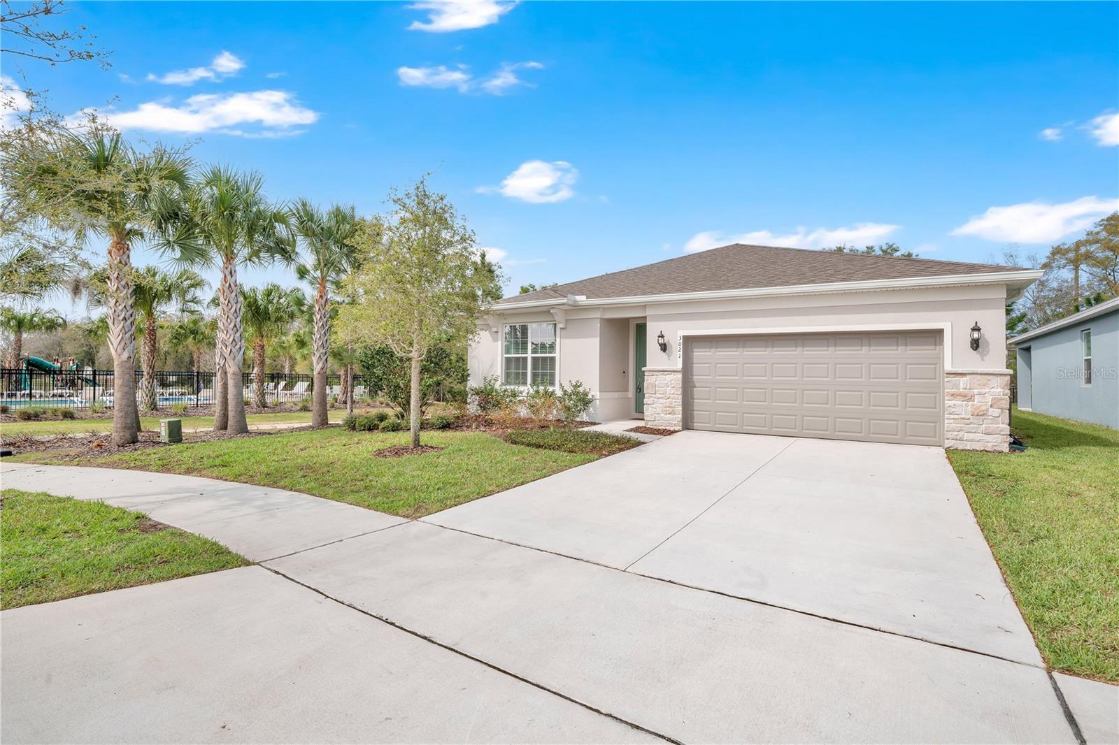 Single Family Residence in DELAND, FL - Daniel Dourado