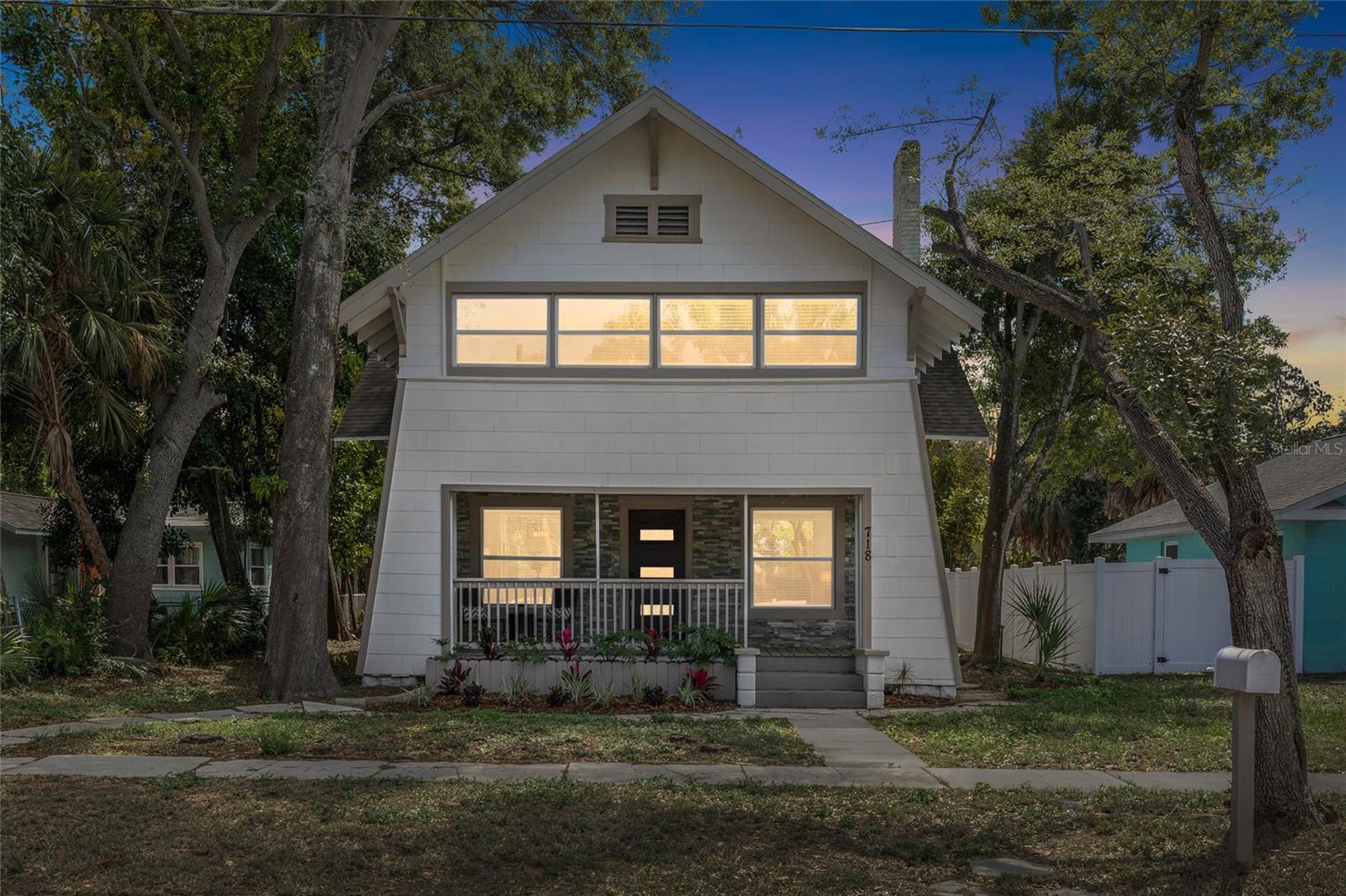 Single Family Residence in ST PETERSBURG, FL - Daniel Dourado