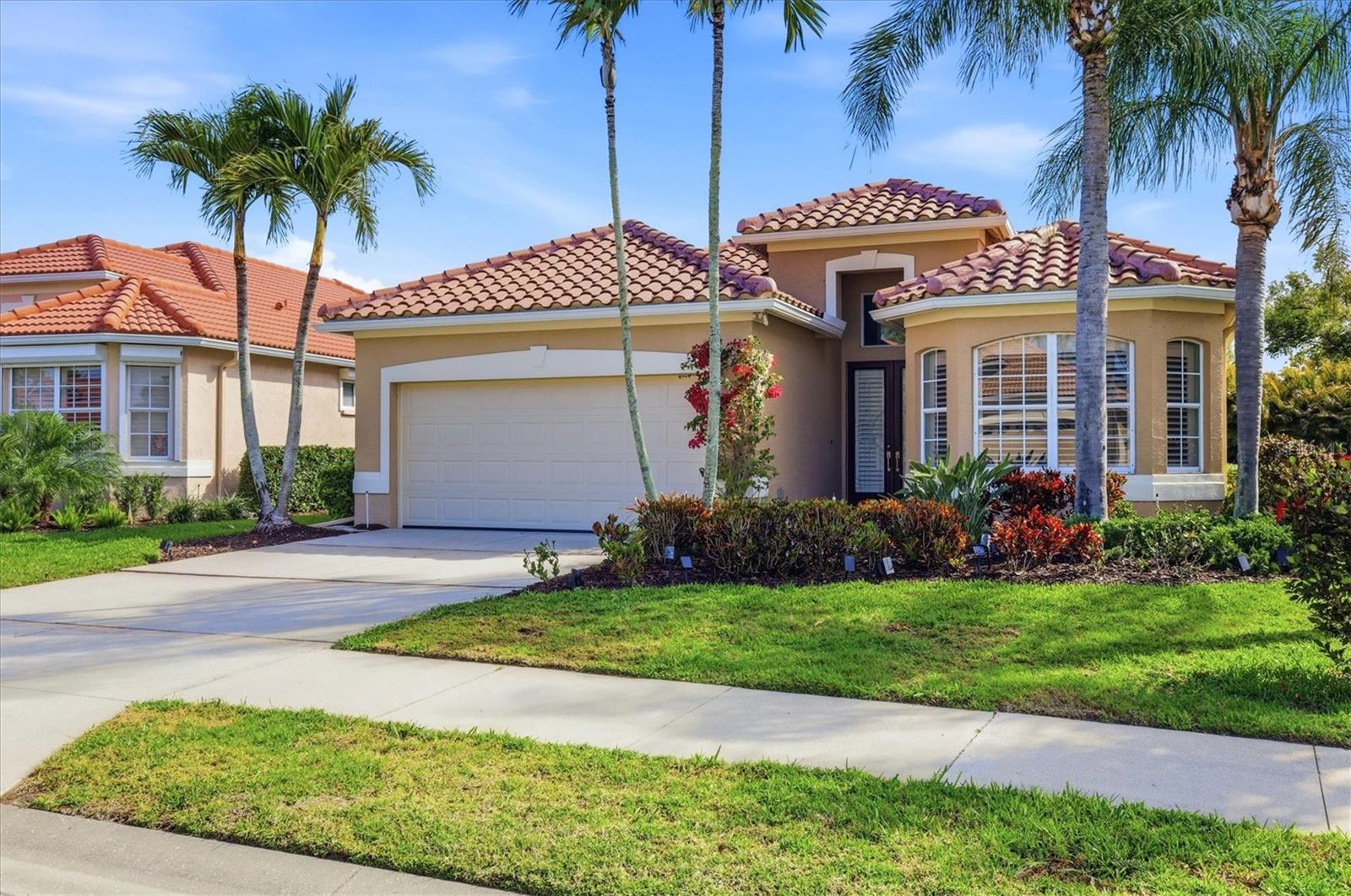 Single Family Residence in SARASOTA, FL - Daniel Dourado