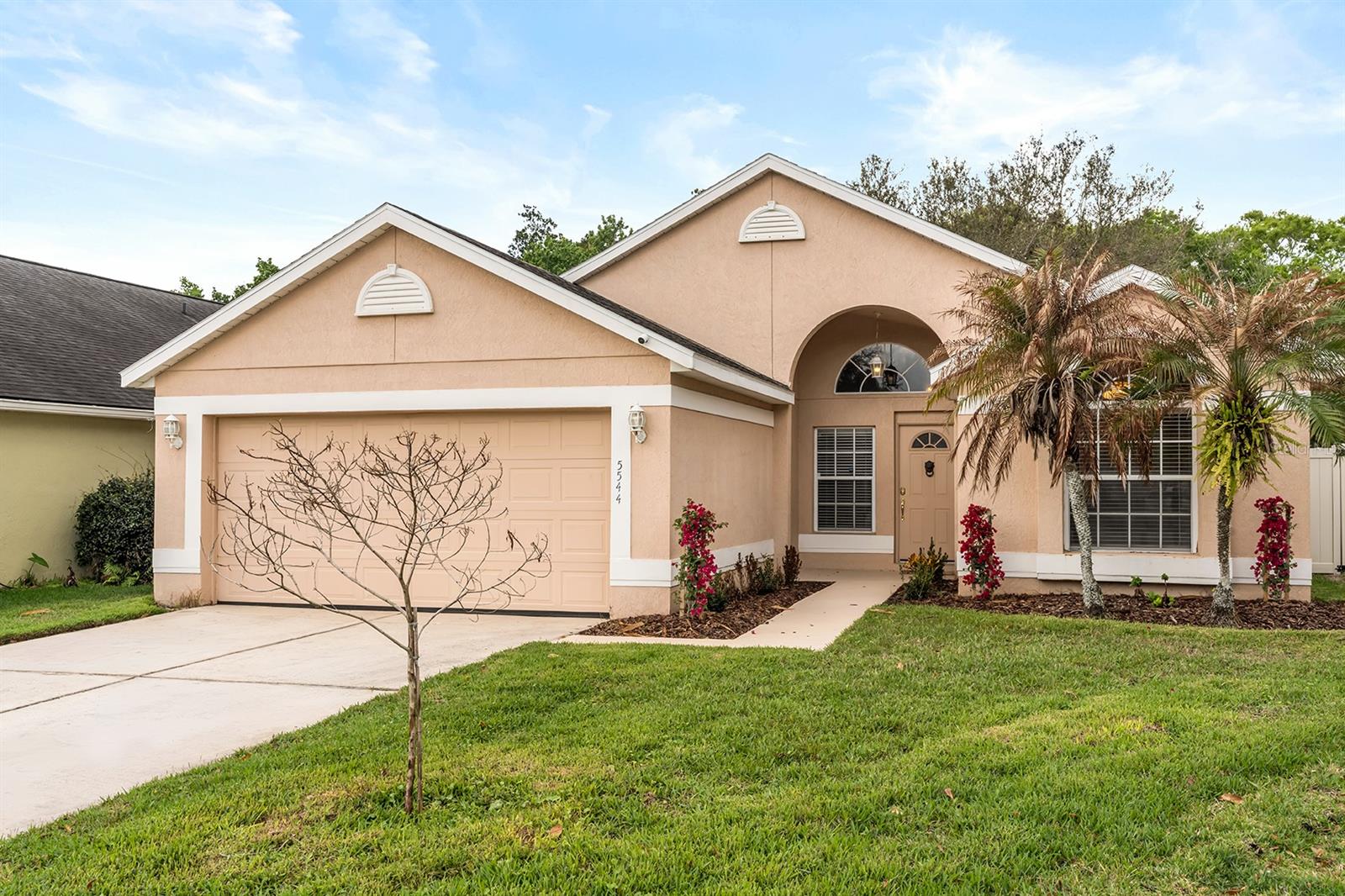Single Family Residence in OVIEDO, FL - Daniel Dourado