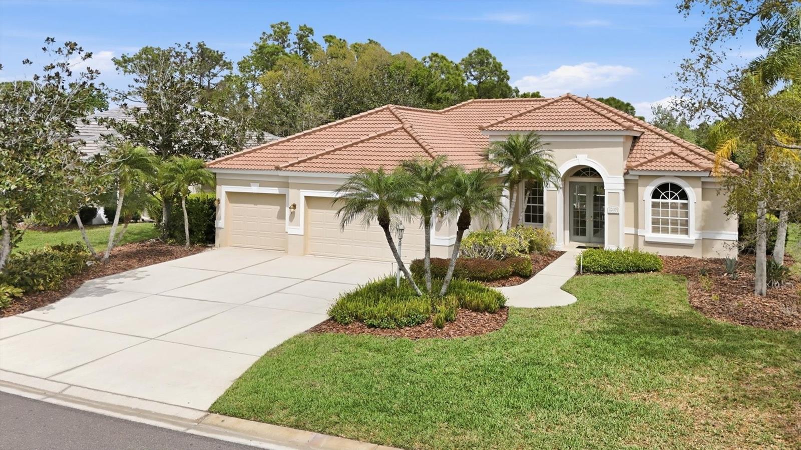 Single Family Residence in LAKEWOOD RANCH, FL - Daniel Dourado