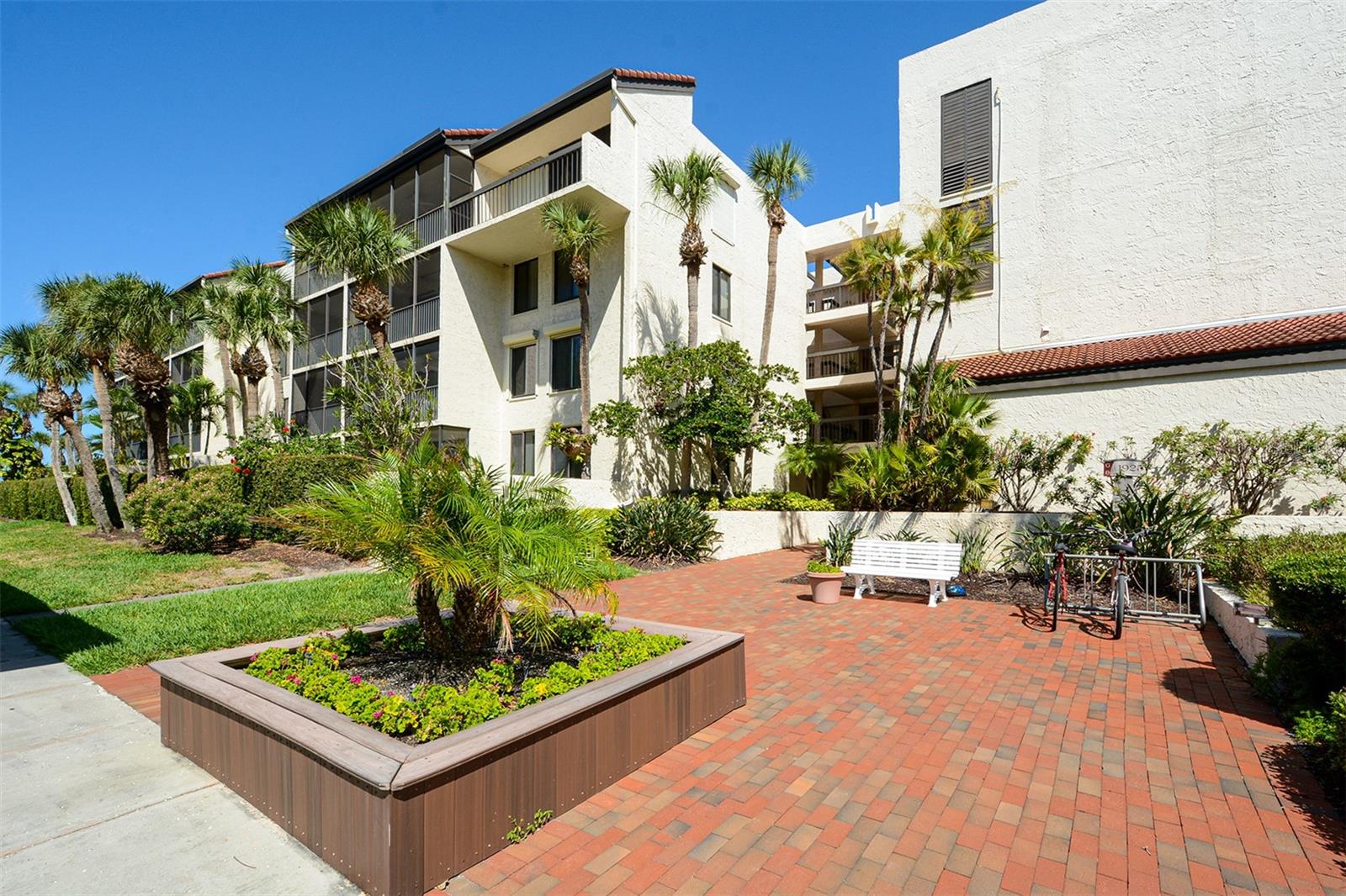 Condominium in LONGBOAT KEY, FL - Daniel Dourado