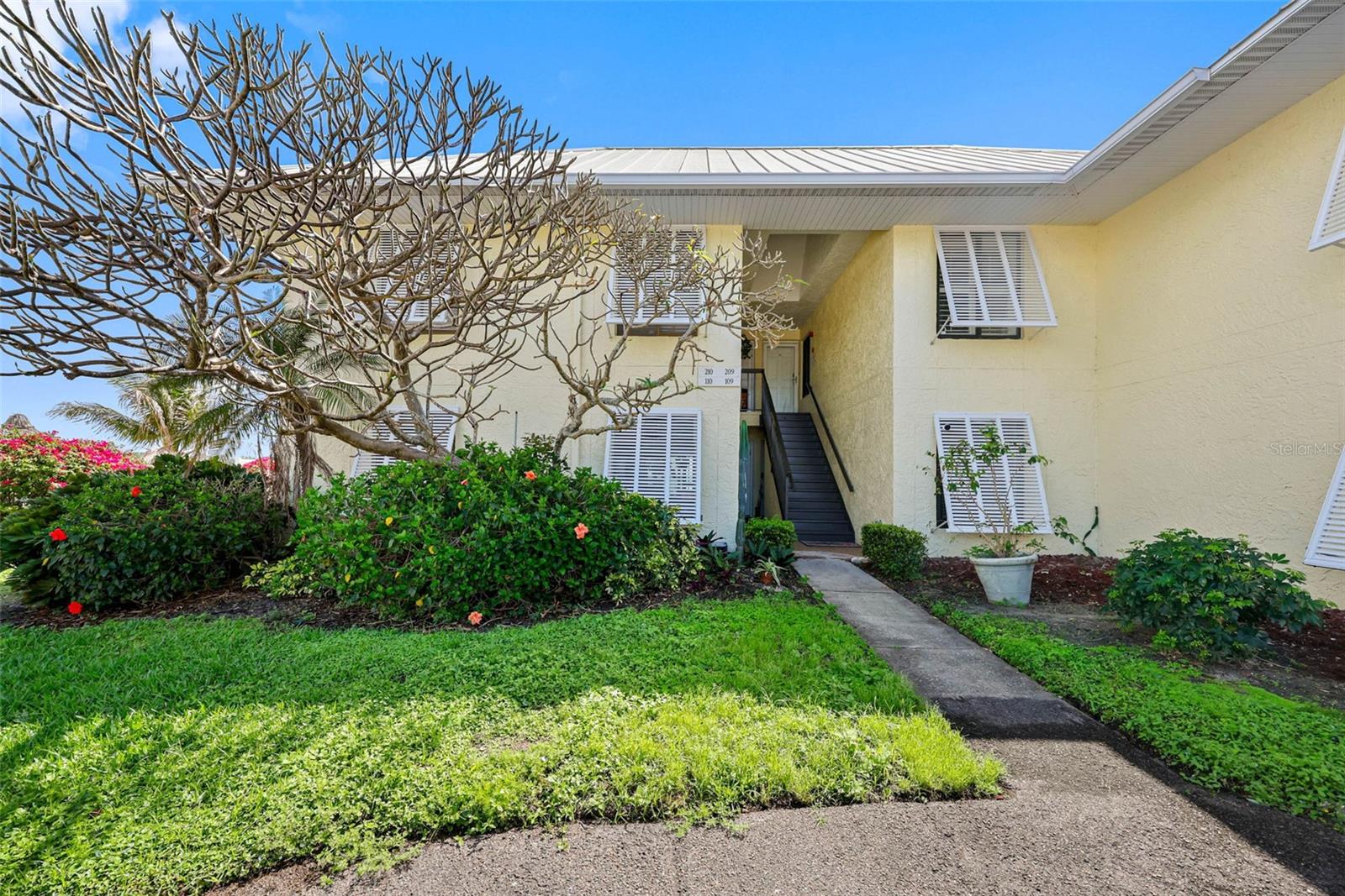 Condominium in ST PETERSBURG, FL - Daniel Dourado