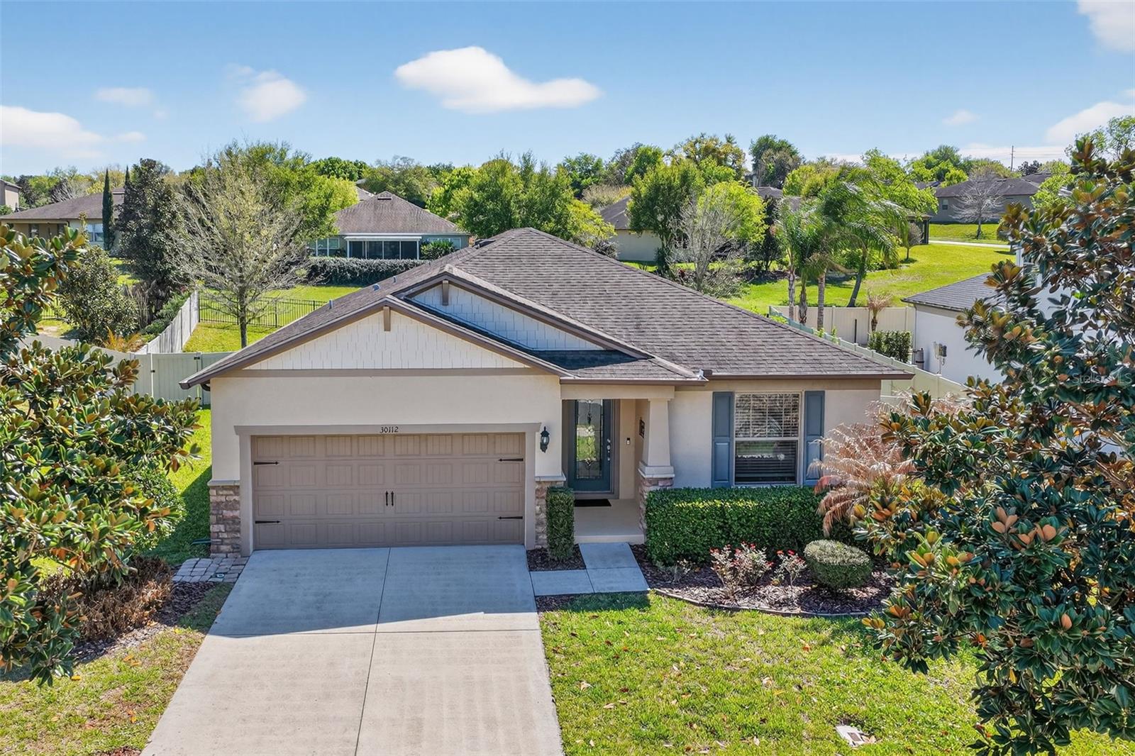 Single Family Residence in MOUNT DORA, FL - Daniel Dourado