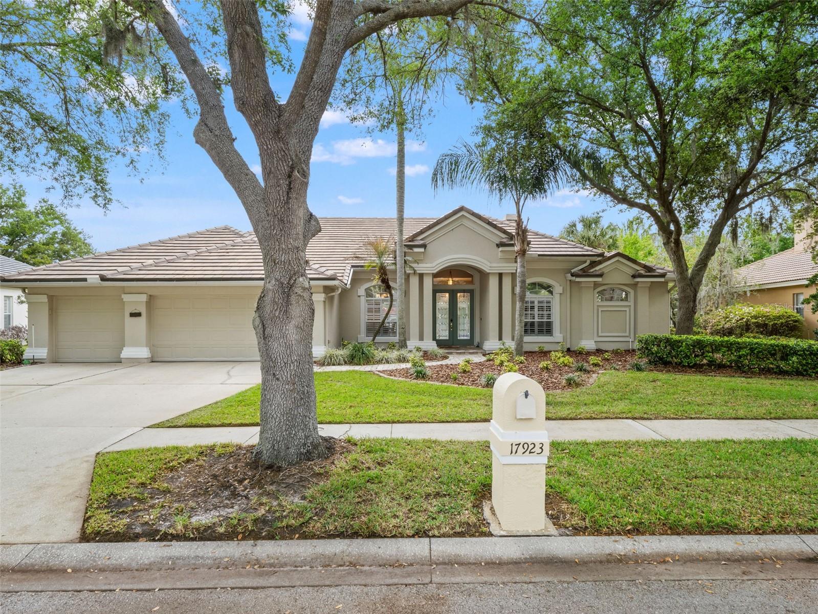 Single Family Residence in TAMPA, FL - Daniel Dourado