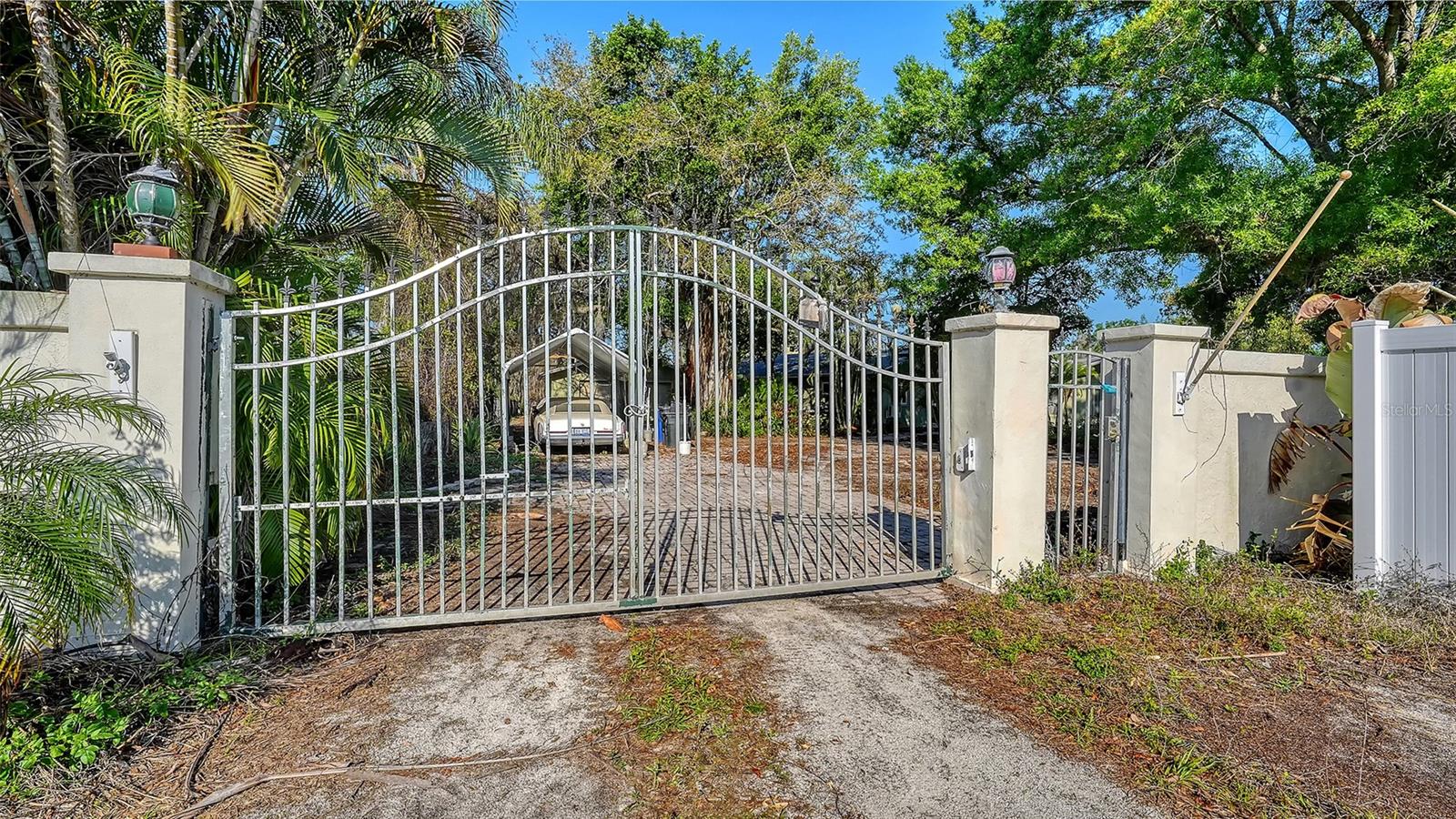 Single Family Residence in BRADENTON, FL - Daniel Dourado
