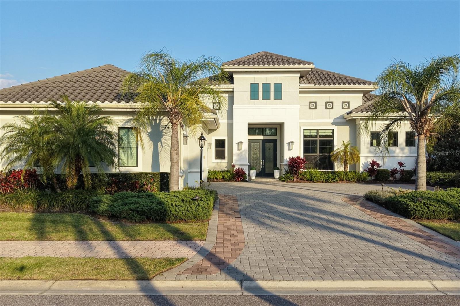 Single Family Residence in LAKEWOOD RANCH, FL - Daniel Dourado