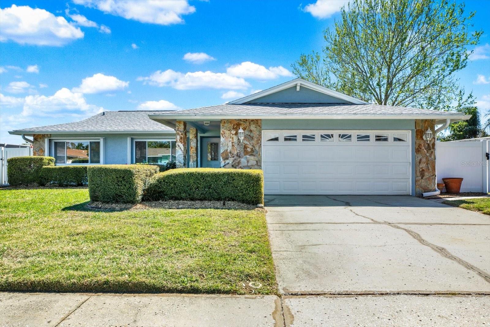 Single Family Residence em SEMINOLE, FL - Daniel Dourado