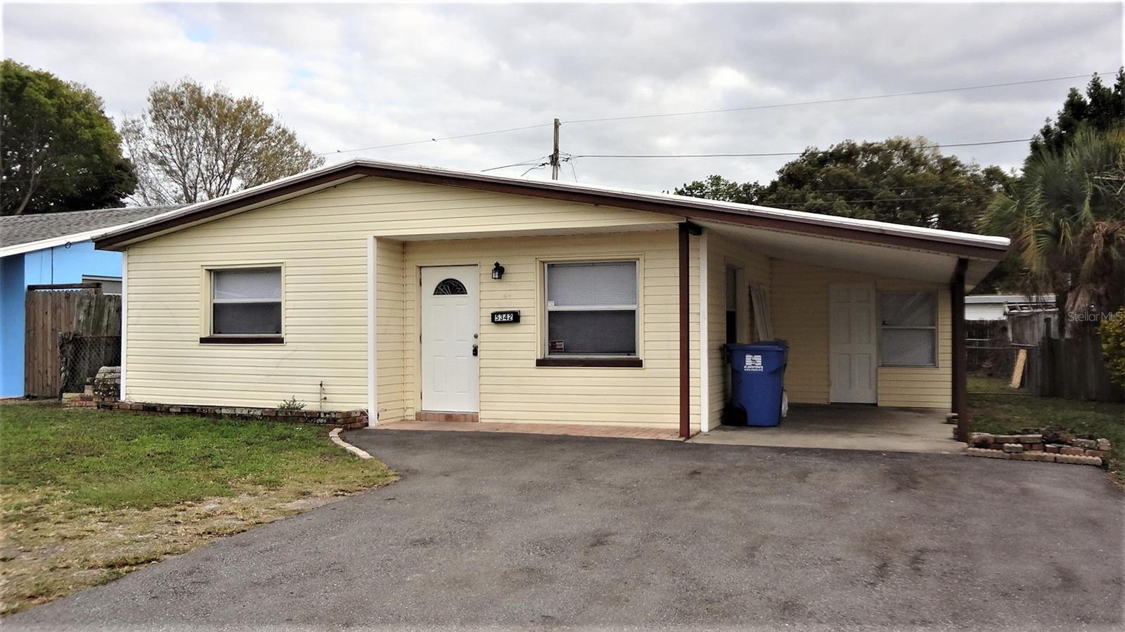 Single Family Residence in ST PETERSBURG, FL - Daniel Dourado