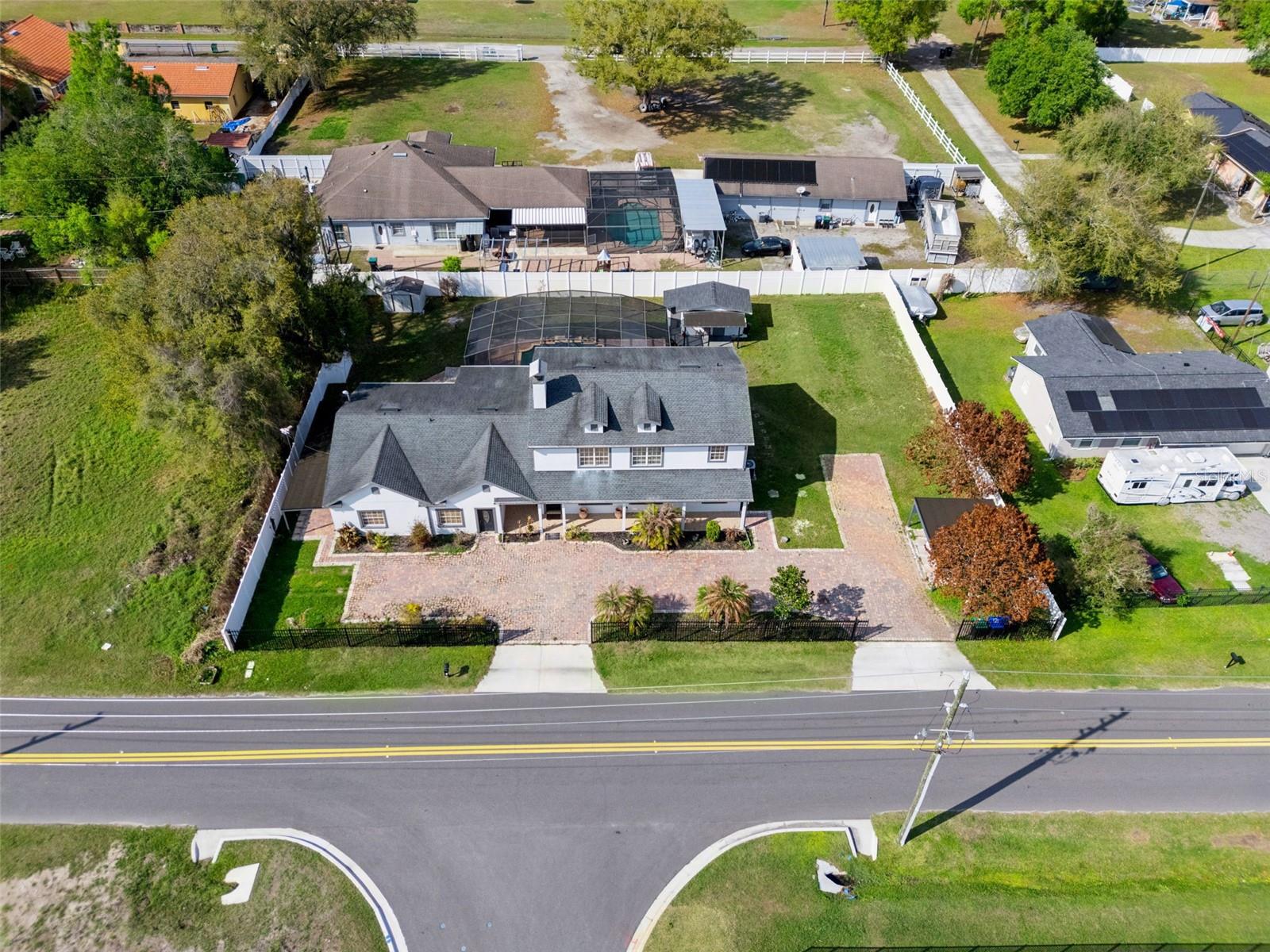 Single Family Residence in ORLANDO, FL - Daniel Dourado