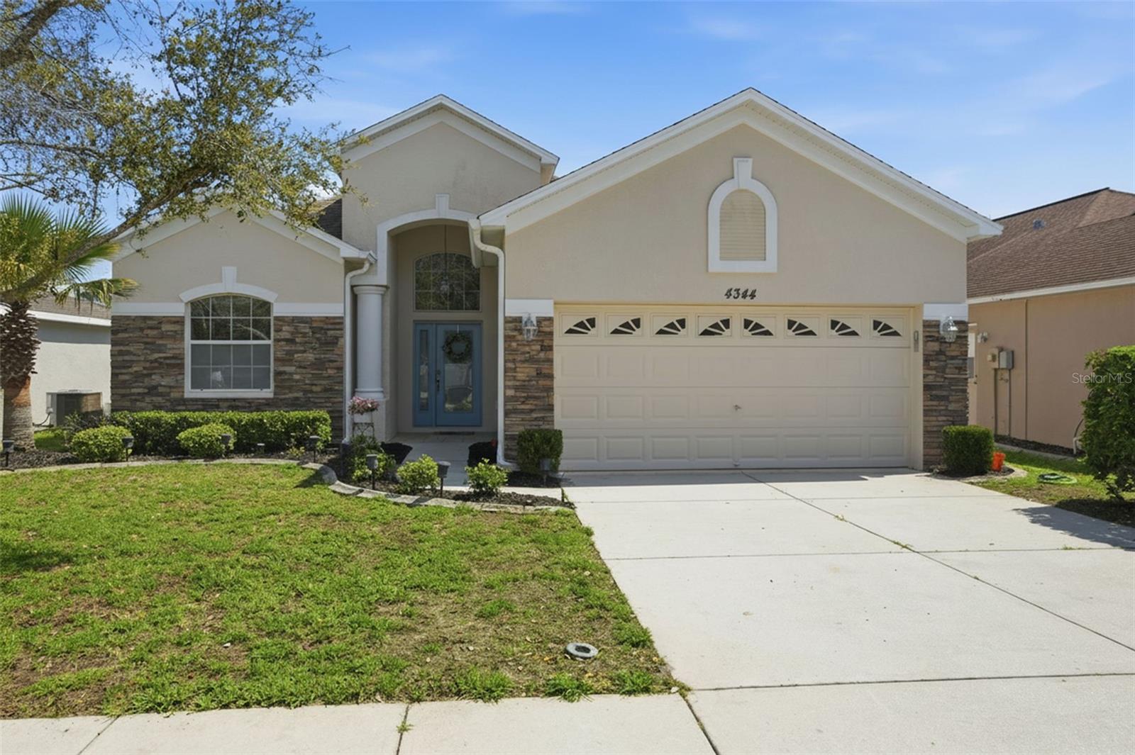 Single Family Residence em SPRING HILL, FL - Daniel Dourado