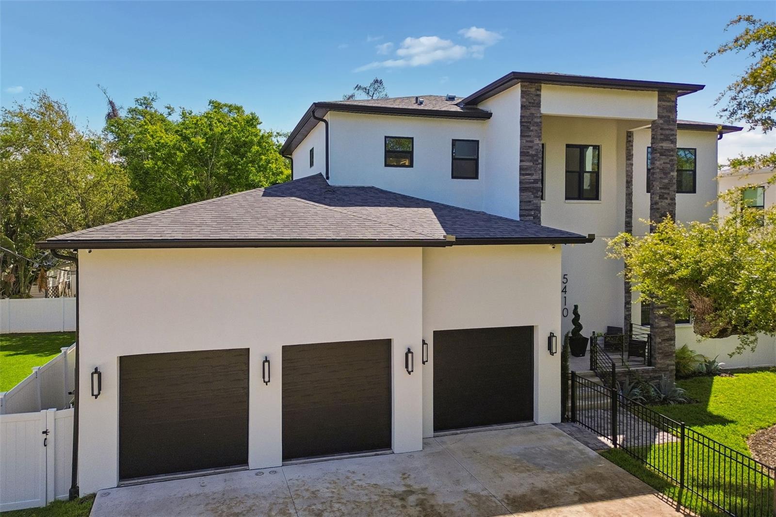 Single Family Residence in TAMPA, FL - Daniel Dourado