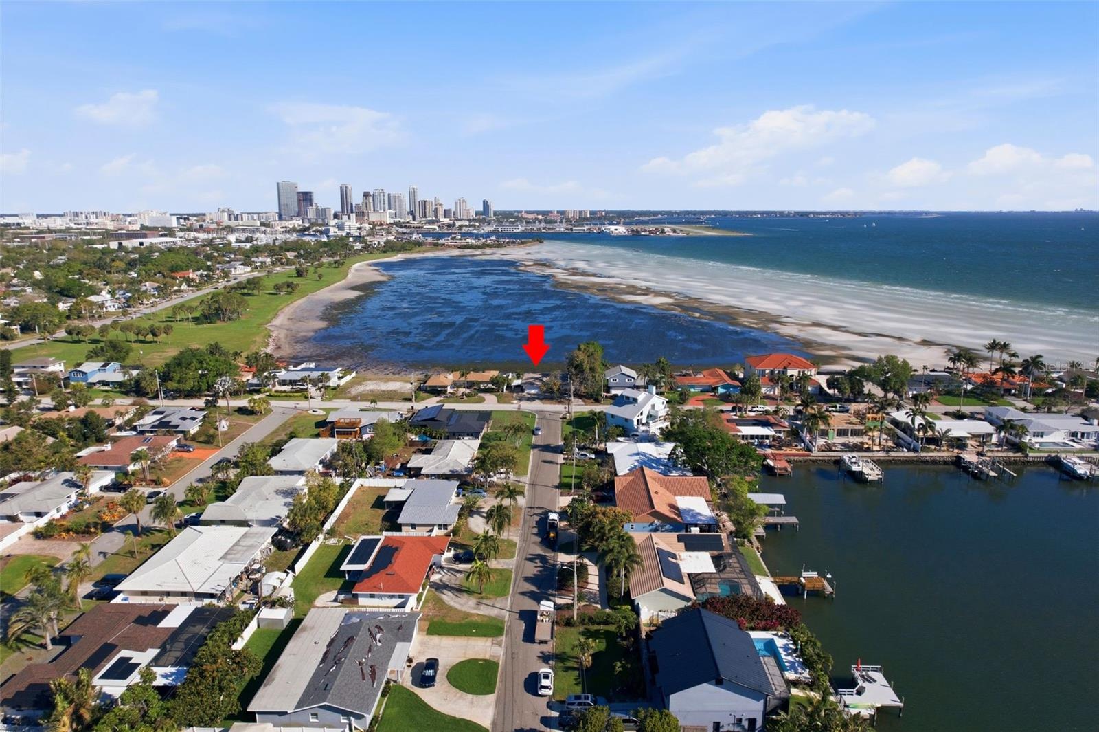 Single Family Residence in ST PETERSBURG, FL - Daniel Dourado